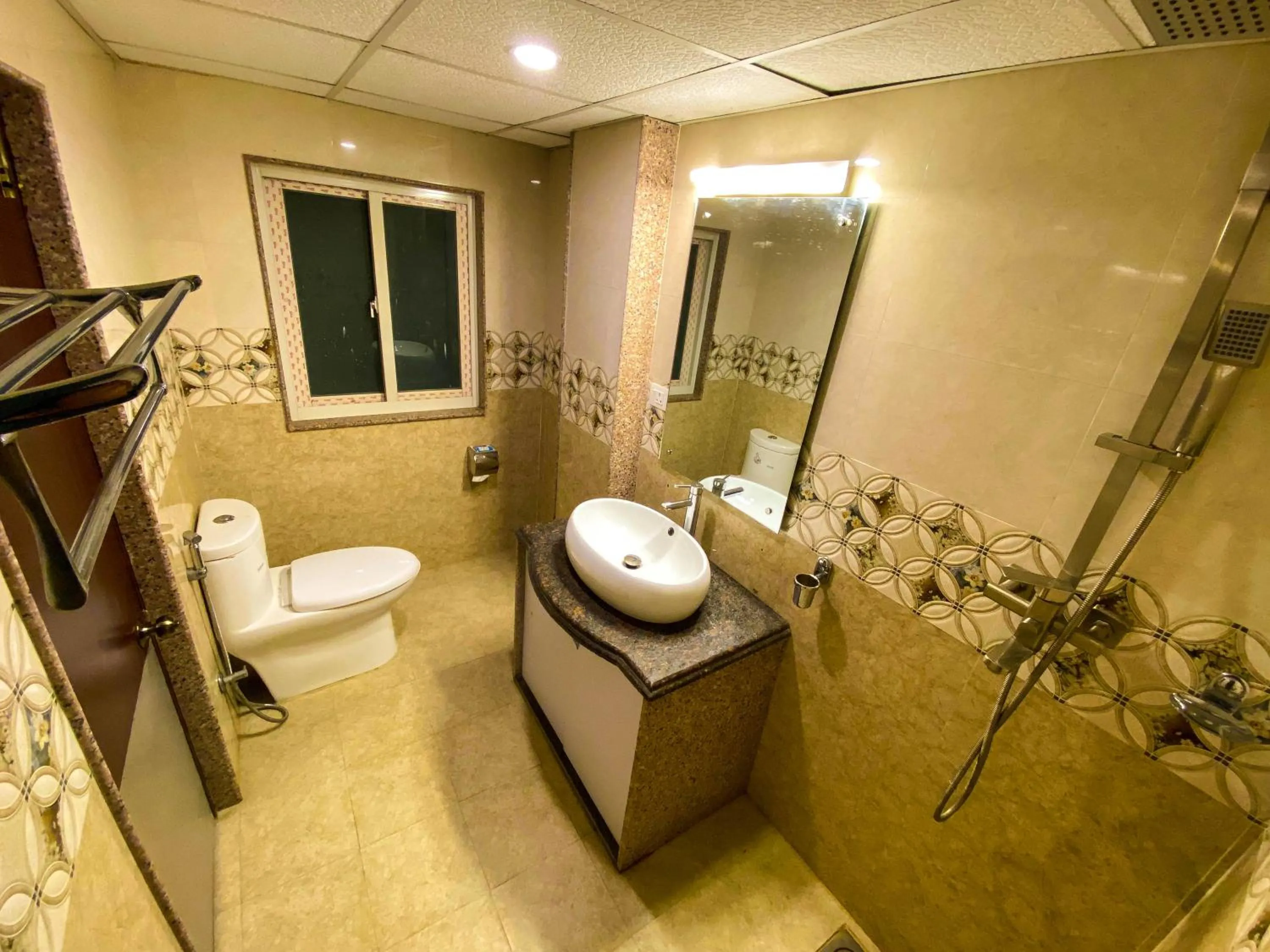 Toilet in Hotel Abi International