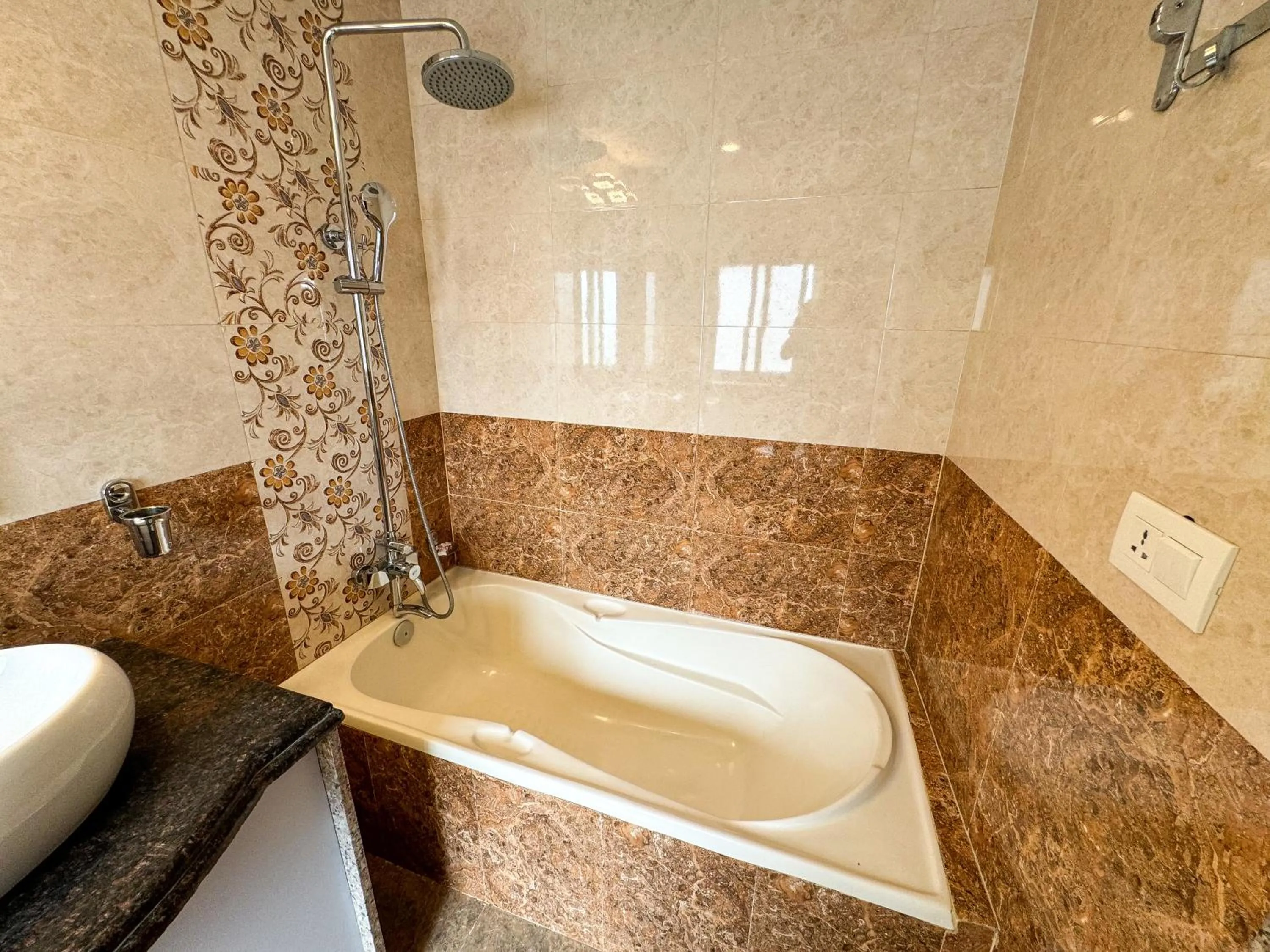 Shower in Hotel Abi International