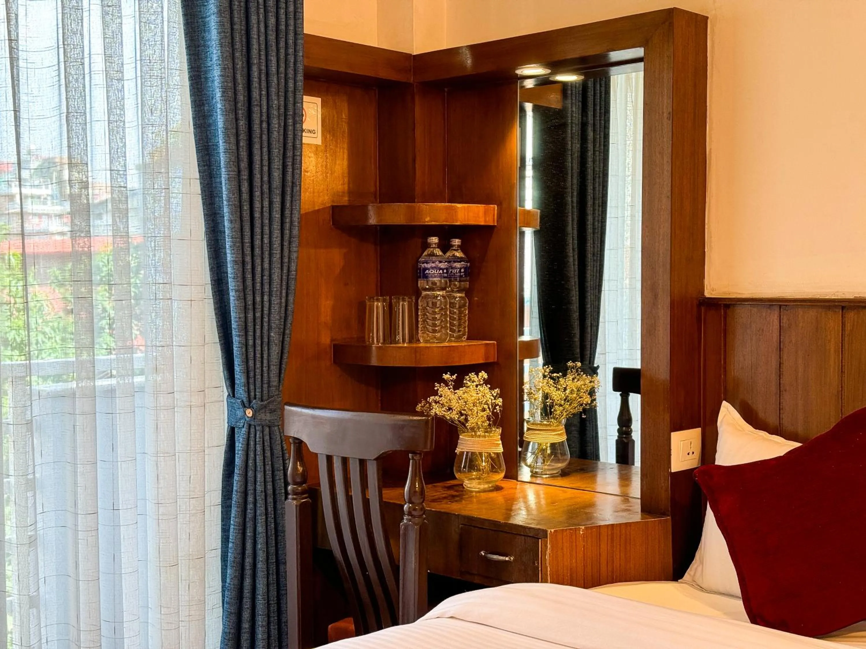 Balcony/Terrace, Bed in Hotel Abi International