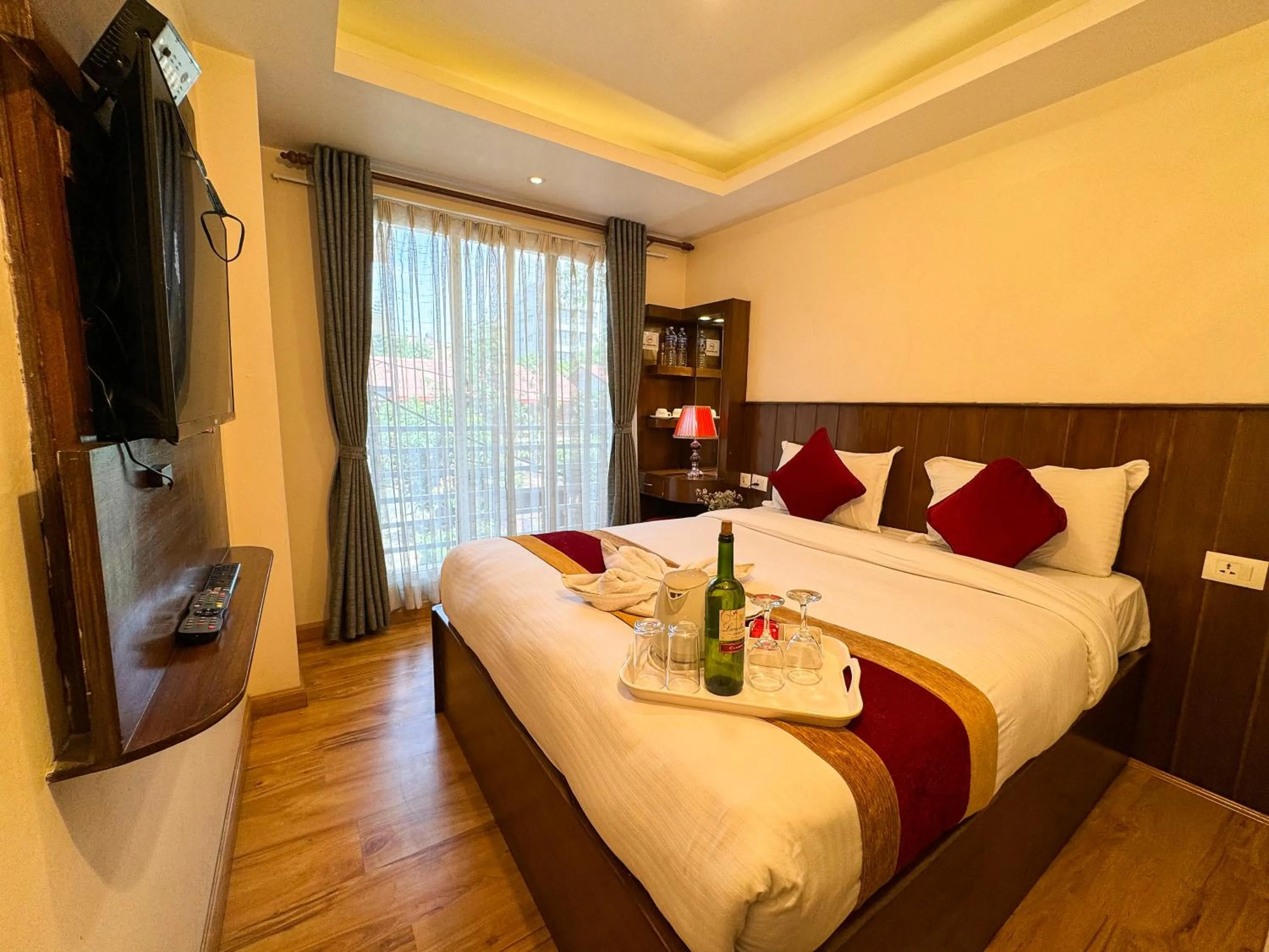 Shower, Bed in Hotel Abi International