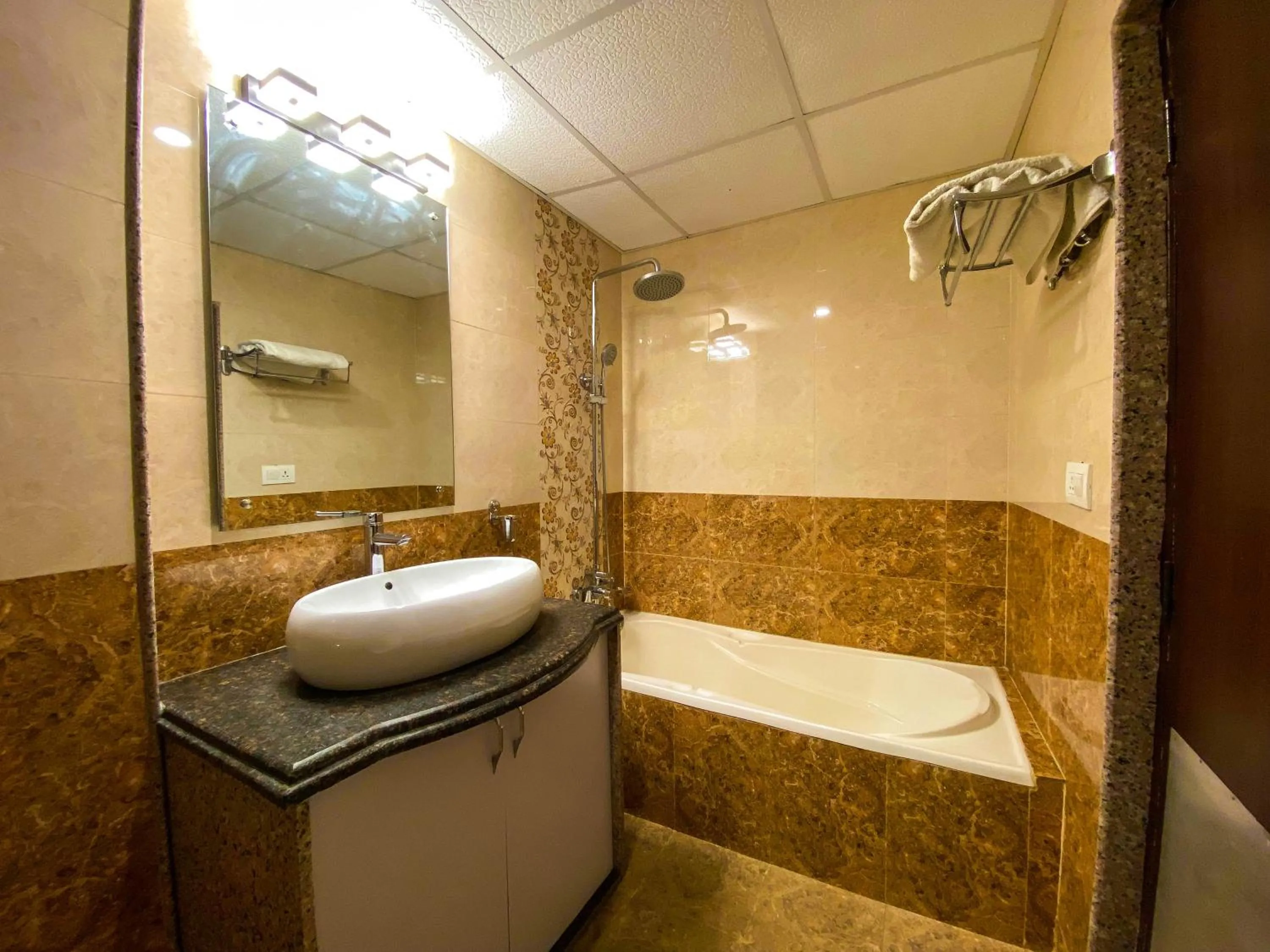 Shower in Hotel Abi International