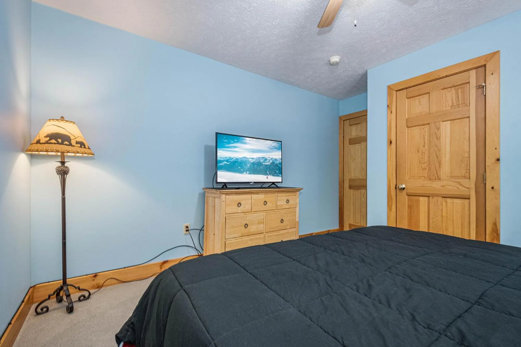 Property building, Bed in Ski Country Vista