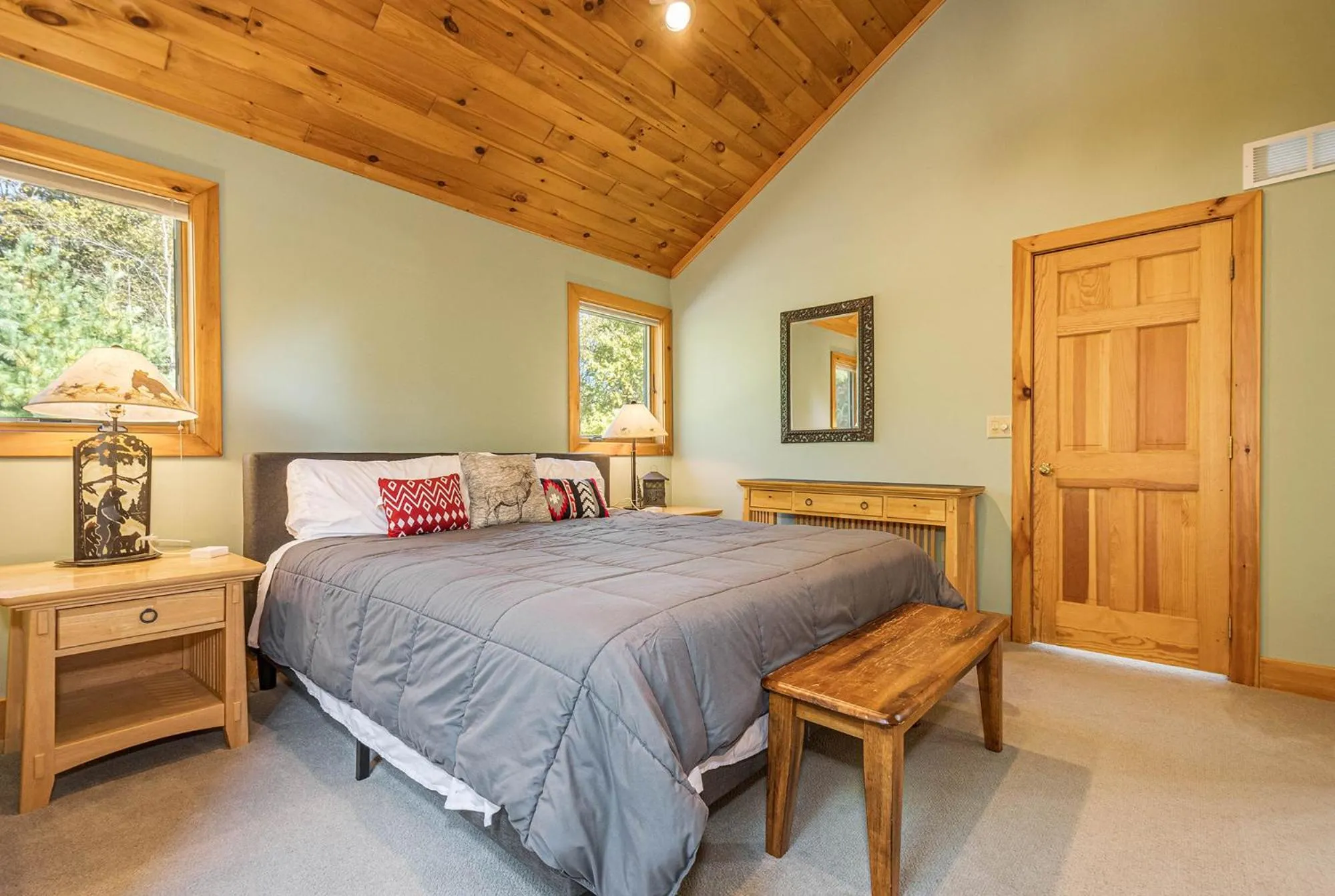 Property building, Bed in Ski Country Vista