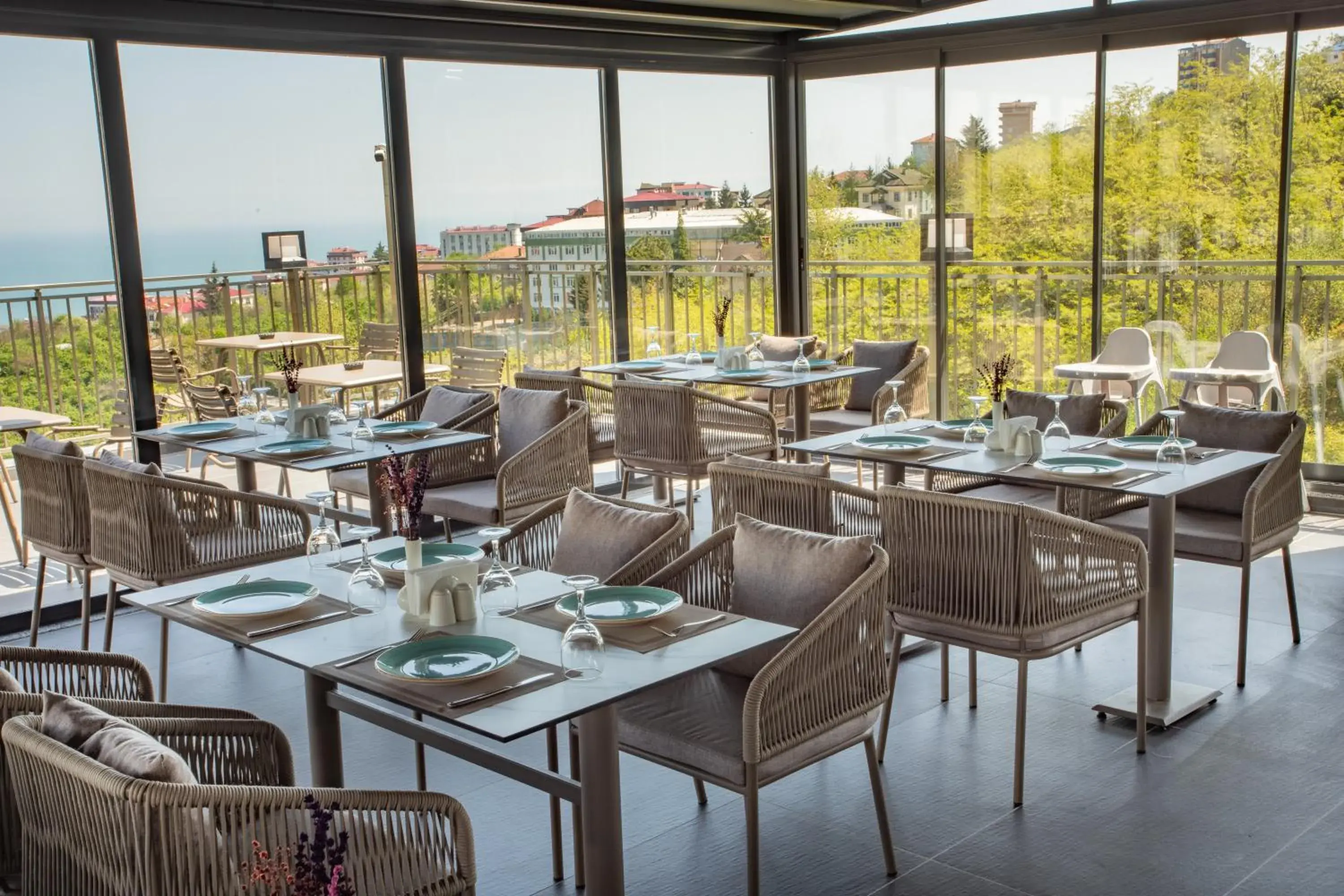 Restaurant/places to eat in First Joy Hotel Restaurant/places to eat in First Joy Hotel