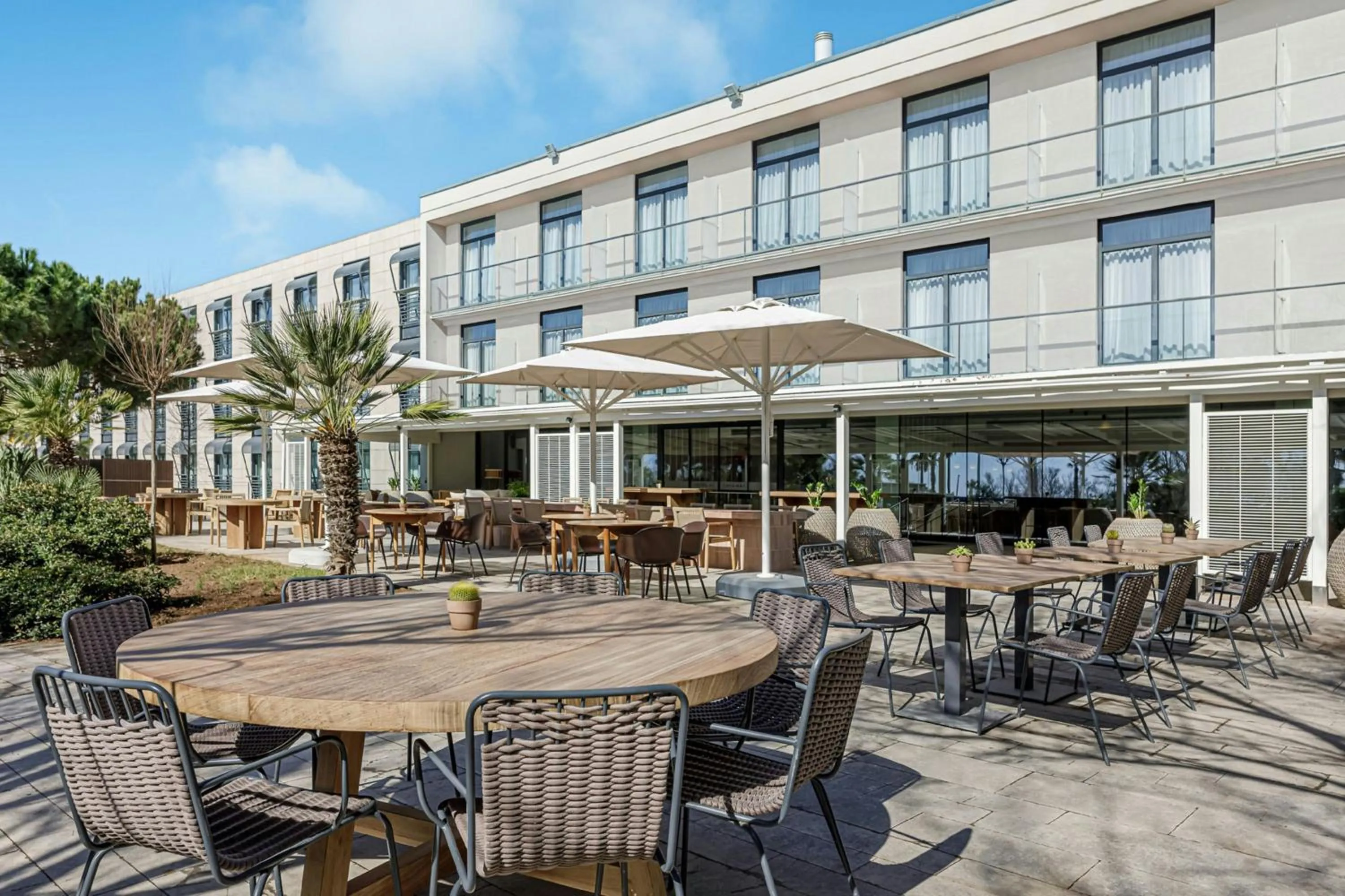 Restaurant/places to eat in AC Hotel by Marriott Gava Mar Airport