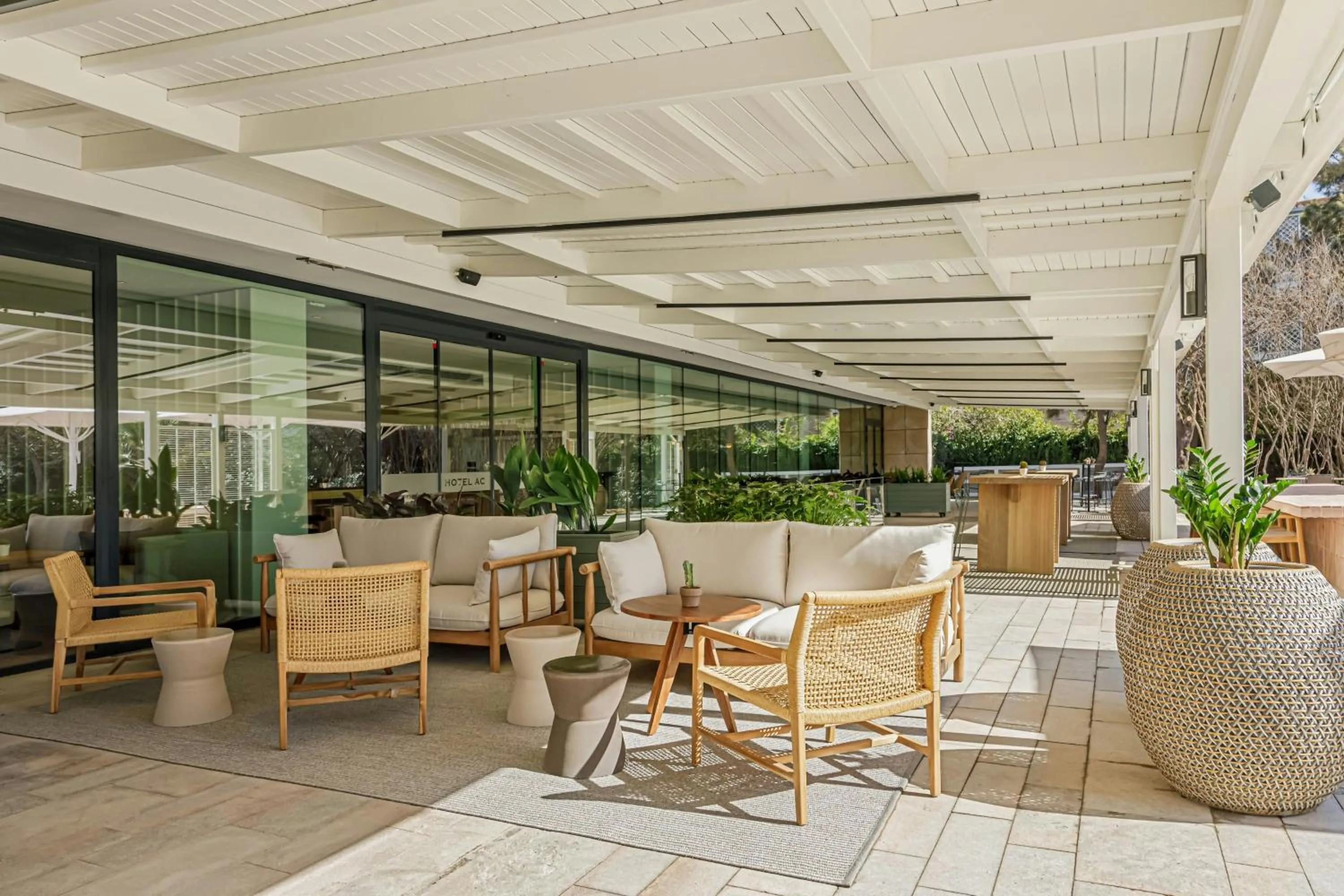 Restaurant/places to eat in AC Hotel by Marriott Gava Mar Airport