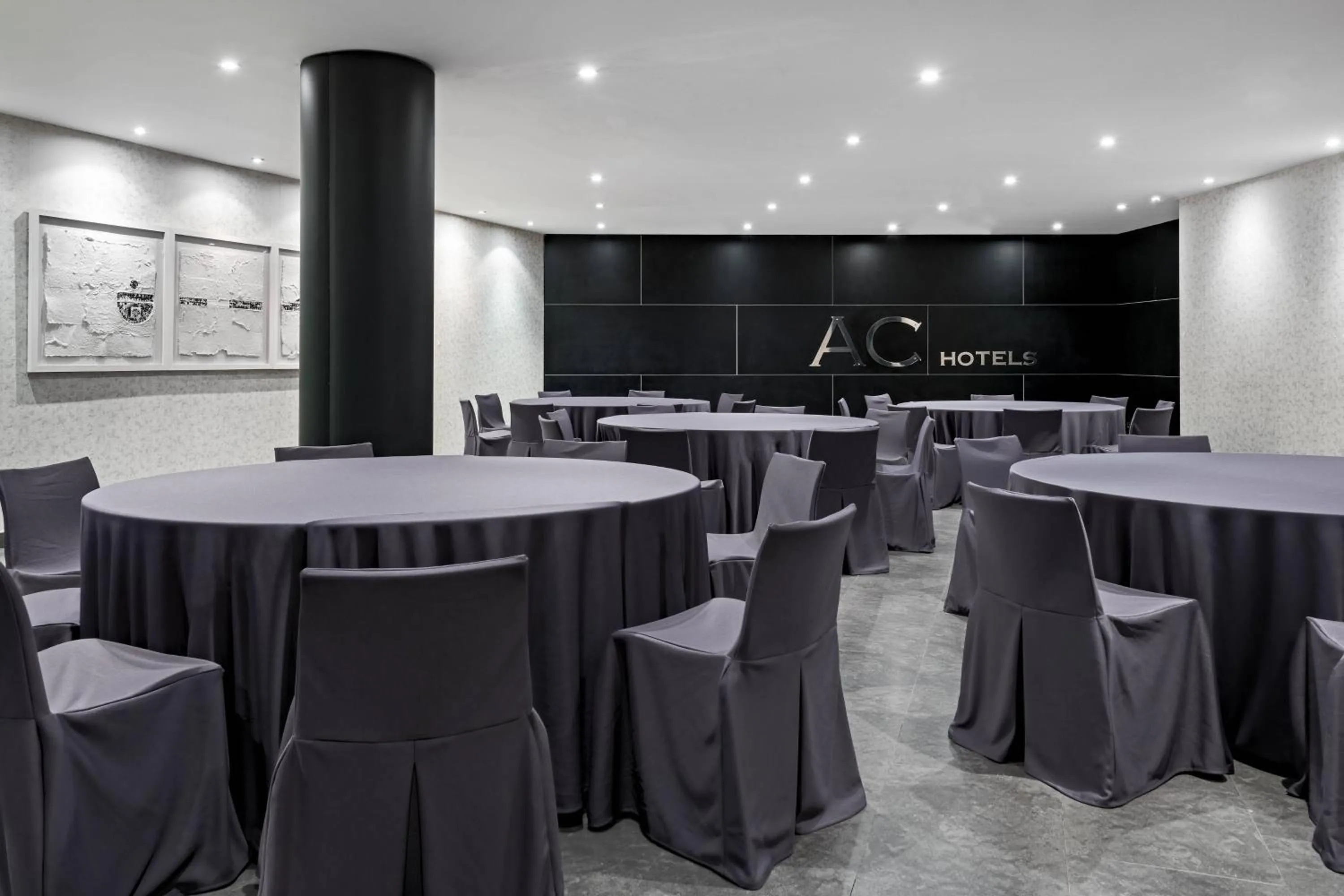Meeting/conference room in AC Hotel Burgos by Marriott