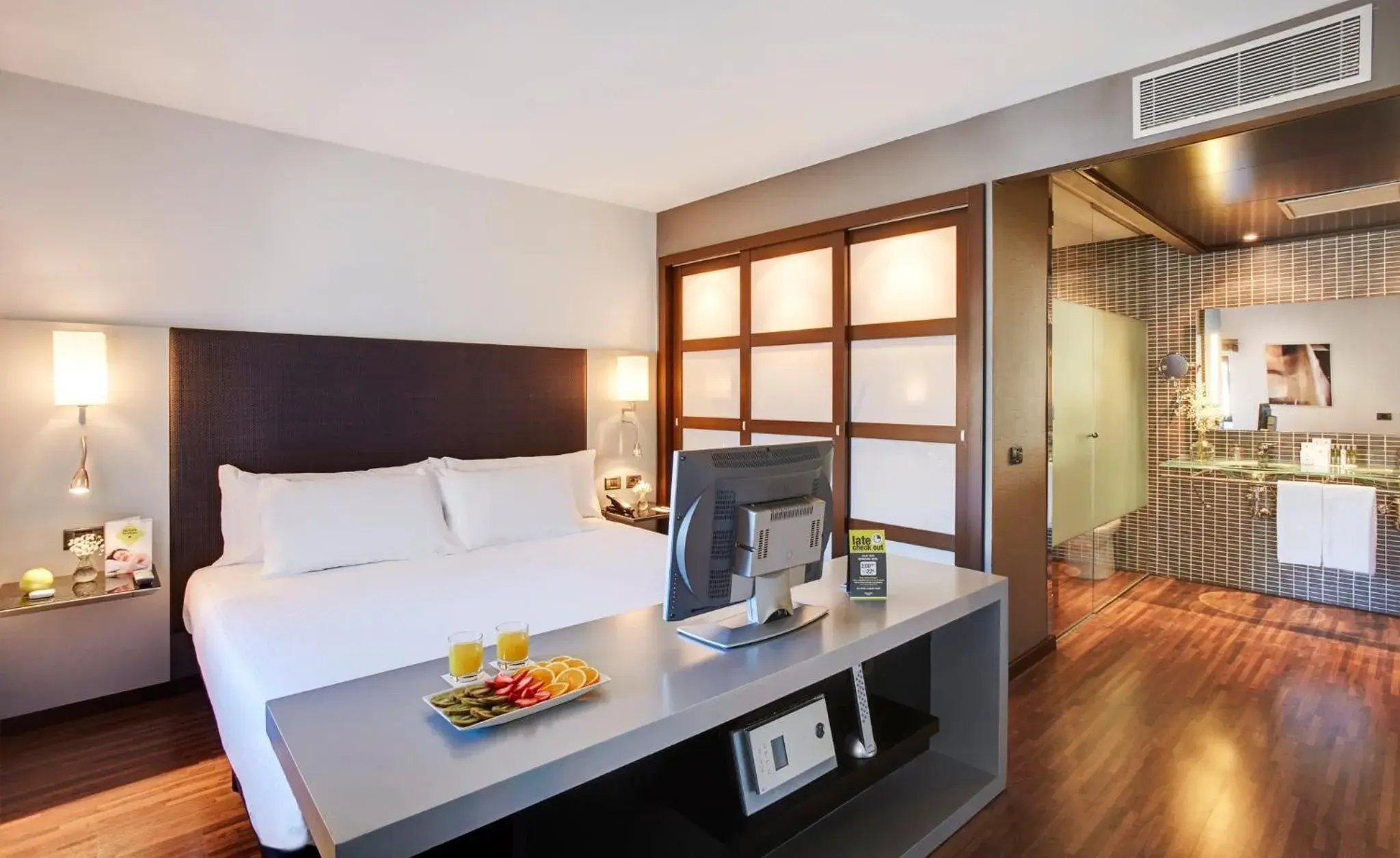 Photo of the whole room, Bed in Hotel Sercotel Ciutat D'Alcoi Photo of the whole room, Bed in Hotel Sercotel Ciutat D'Alcoi