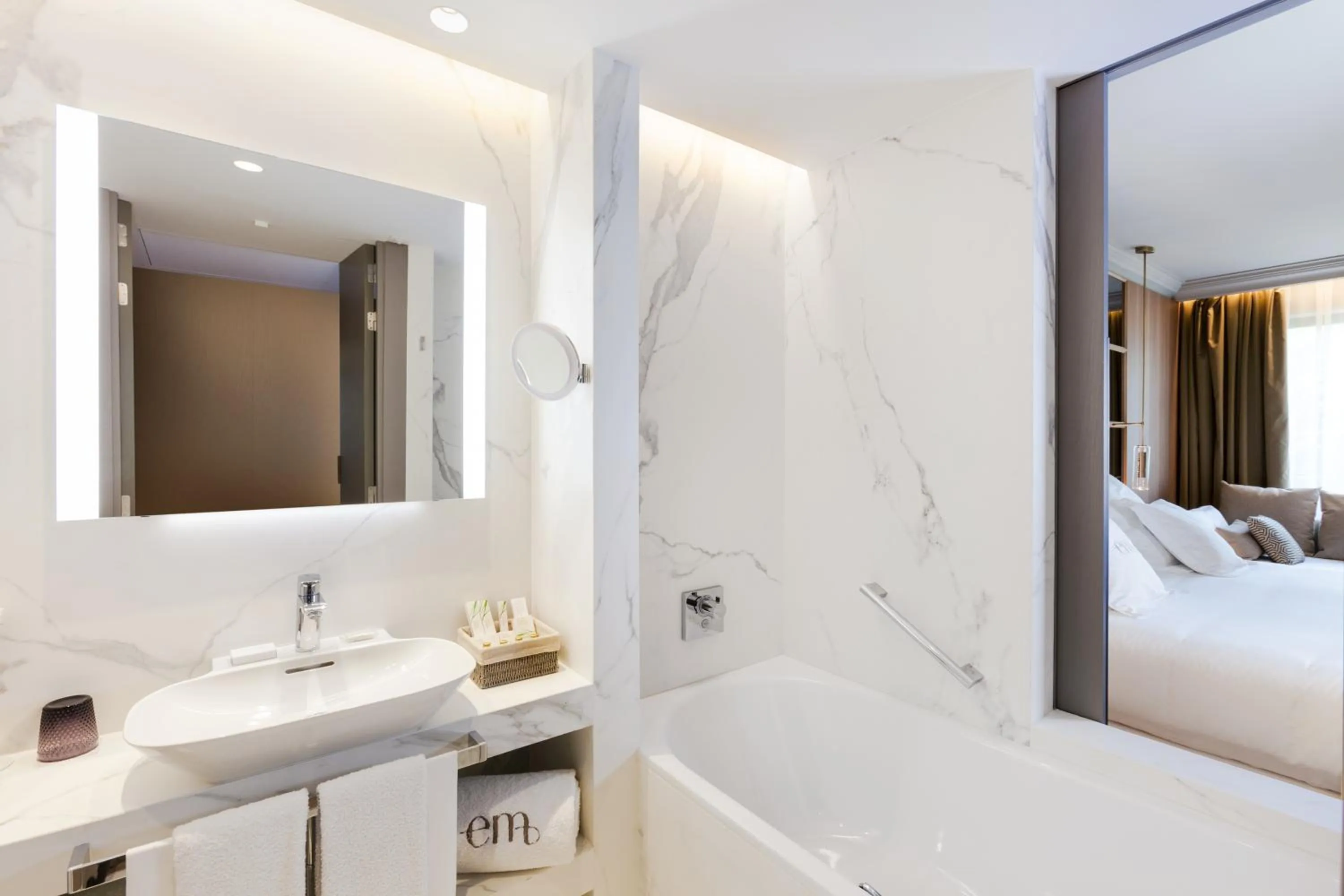 Bathroom, Bed in Barceló Emperatriz