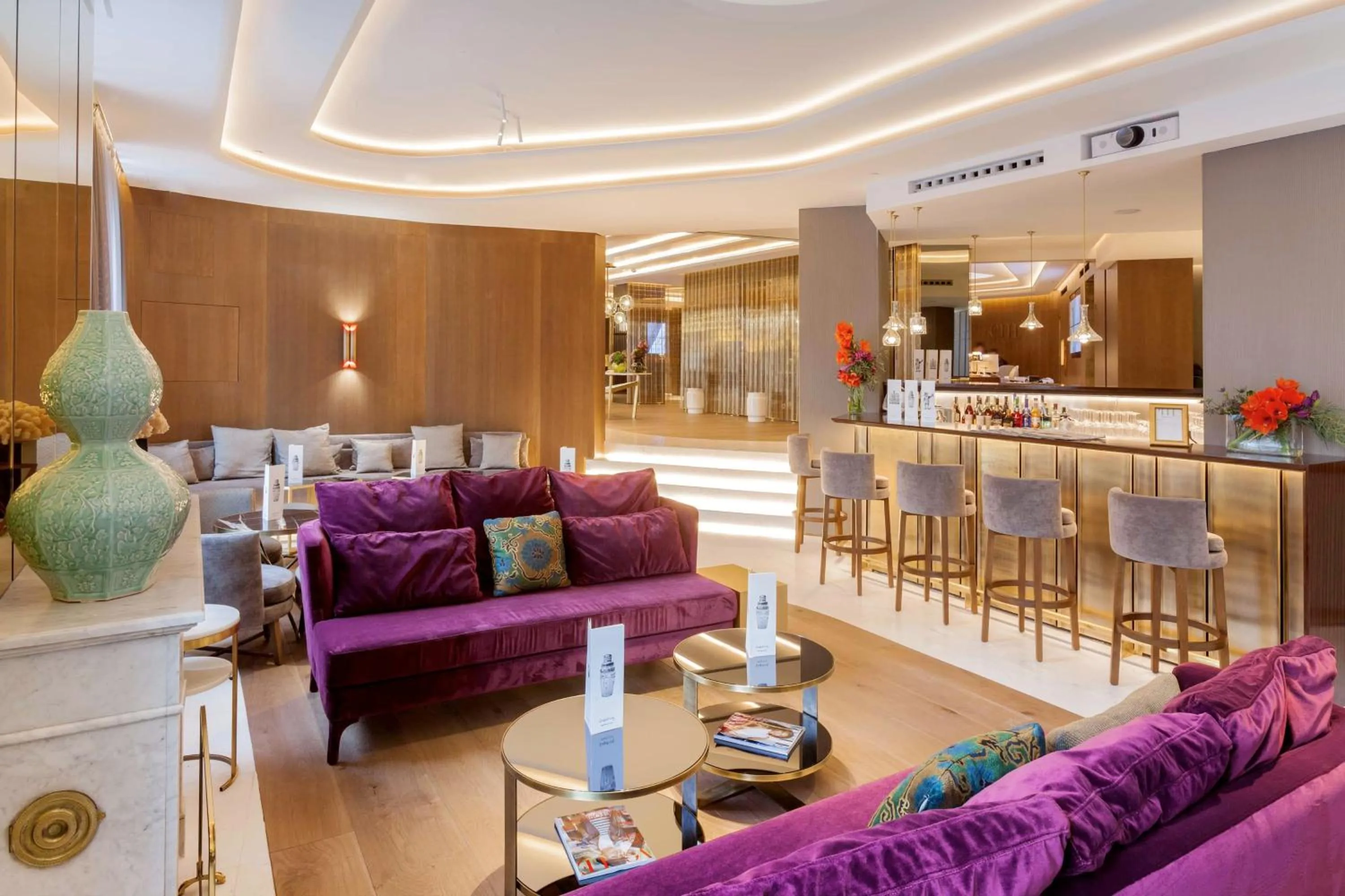 Lounge or bar in Barceló Emperatriz