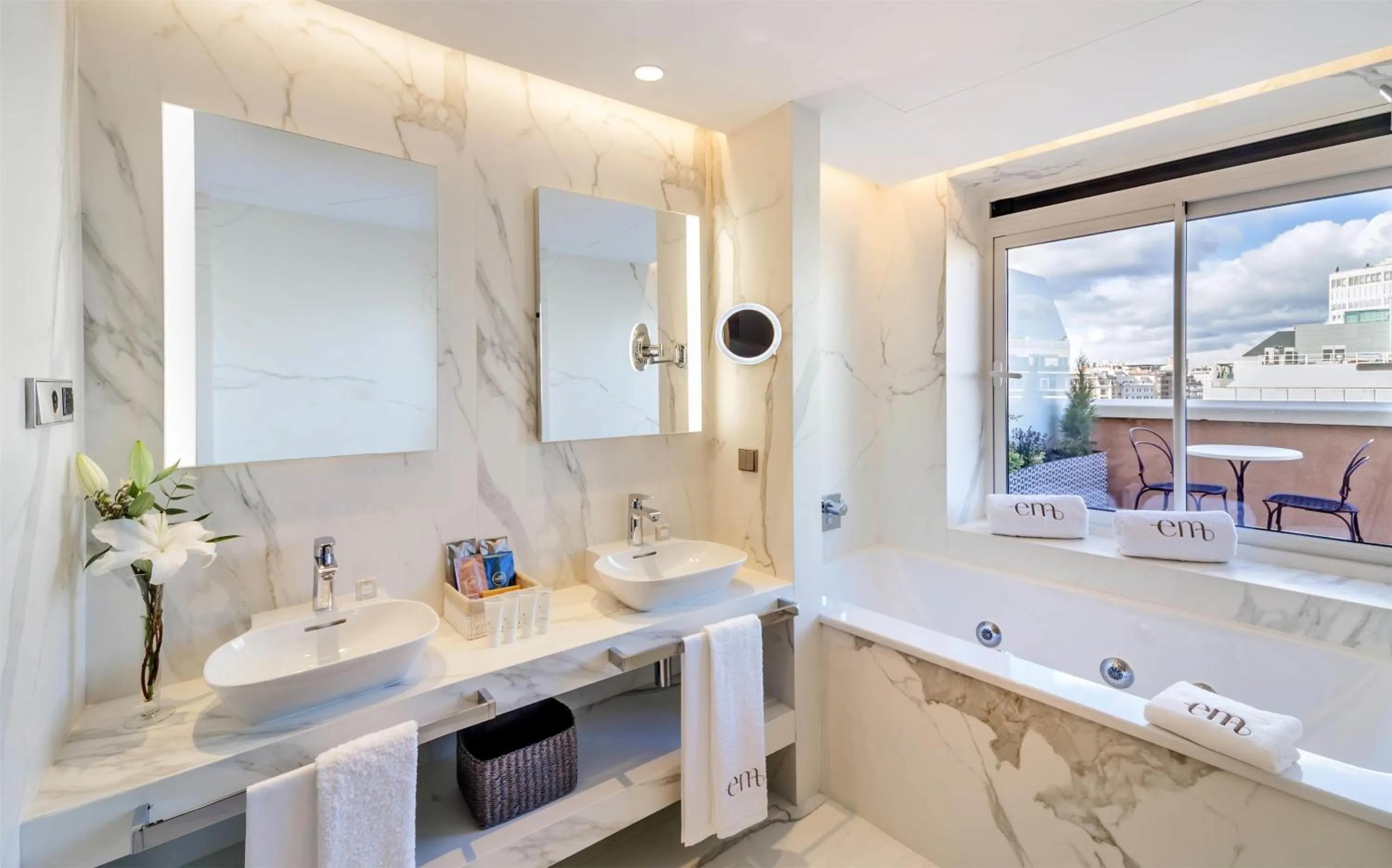 Bathroom in Barceló Emperatriz