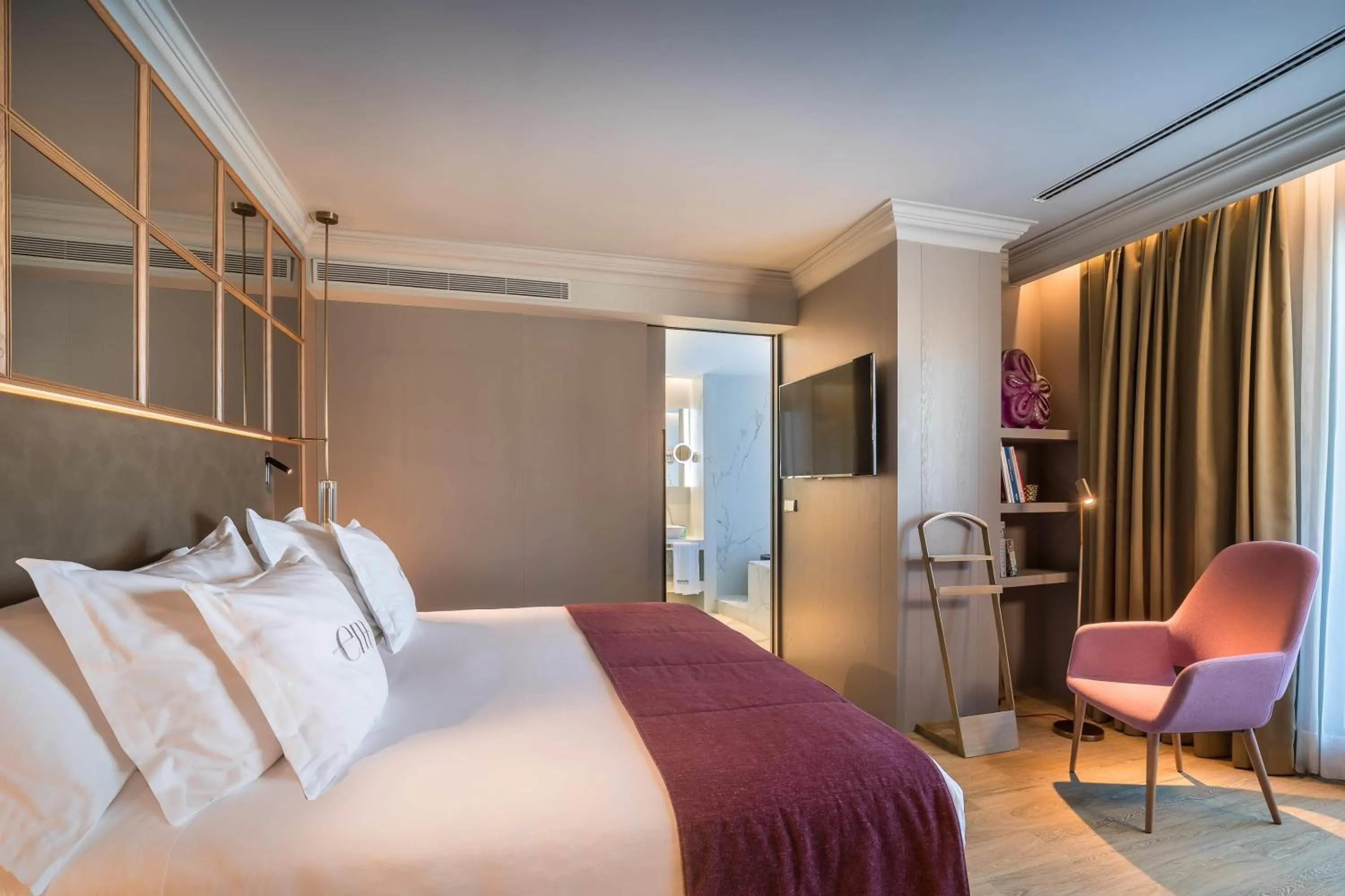 Photo of the whole room, Bed in Barceló Emperatriz