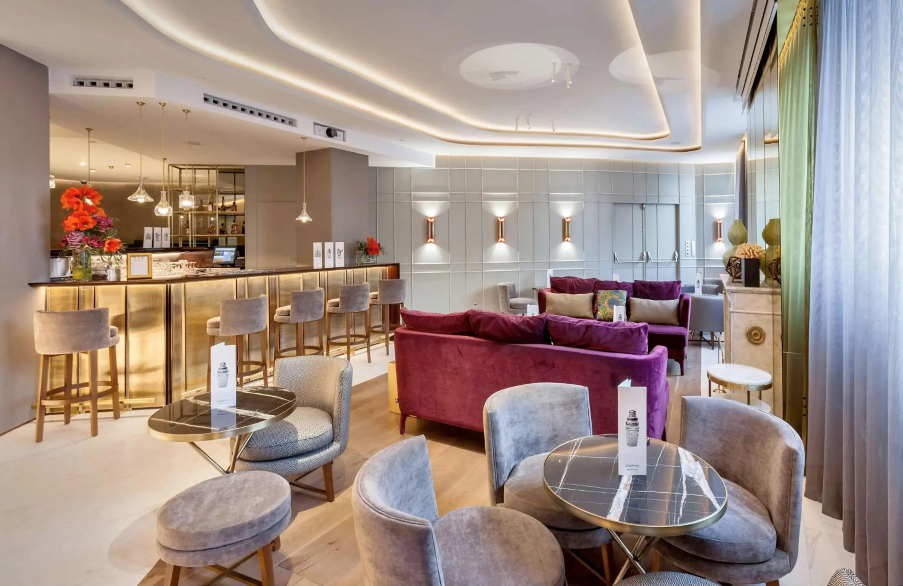 Lounge or bar in Barceló Emperatriz Lounge or bar in Barceló Emperatriz