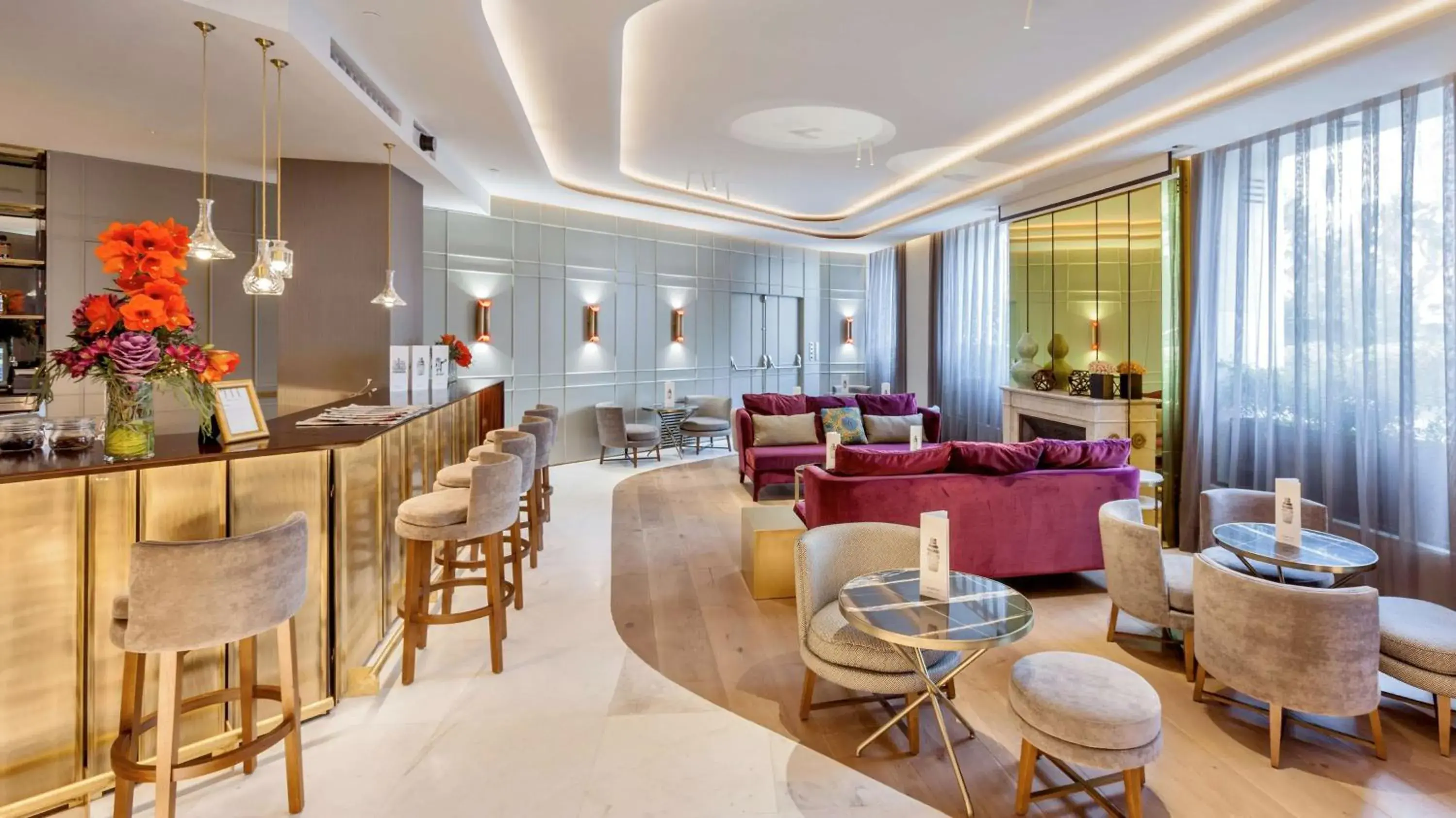 Lounge or bar in Barceló Emperatriz Lounge or bar in Barceló Emperatriz