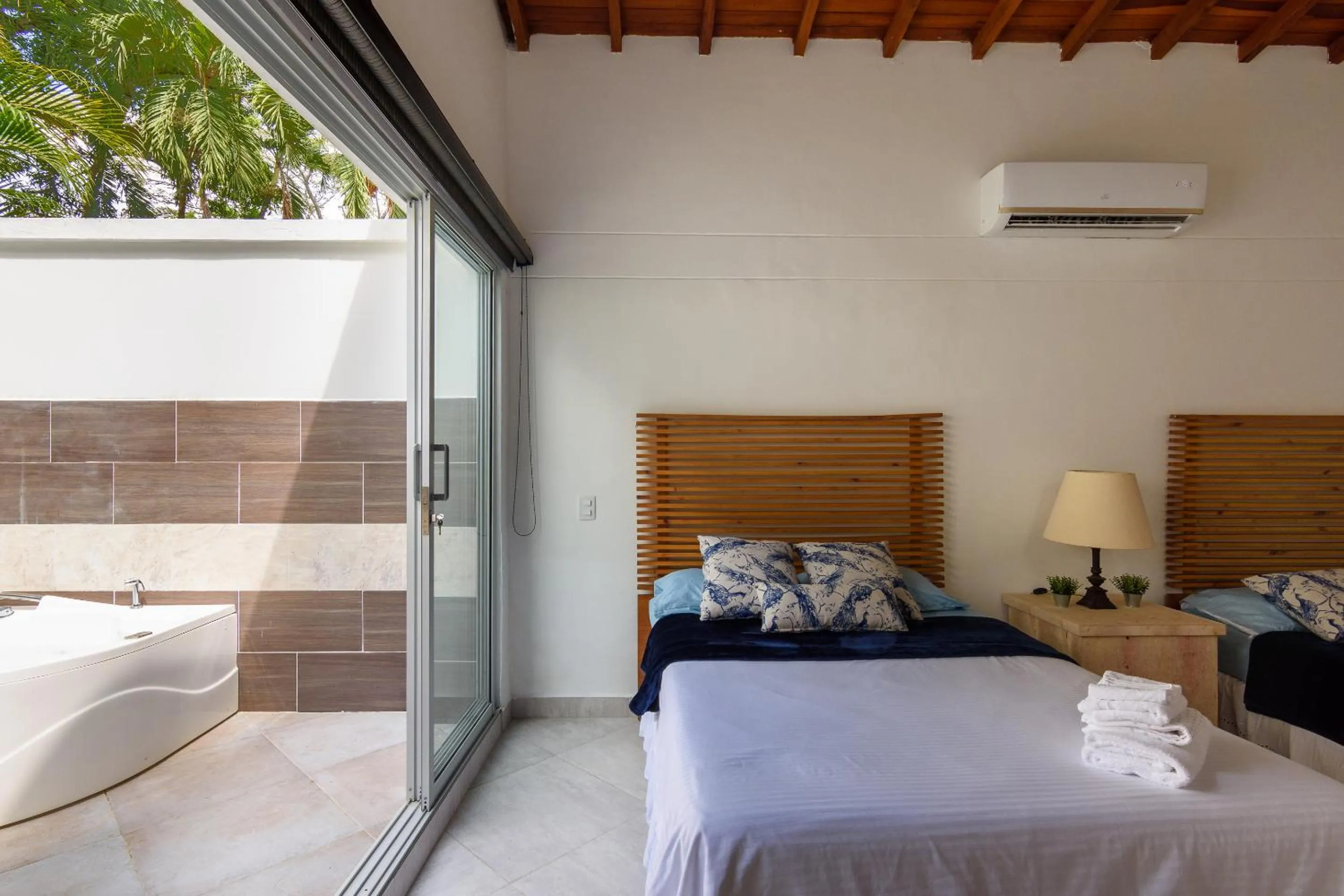 Bathroom, Bed in Finca Hotel Guadalupe