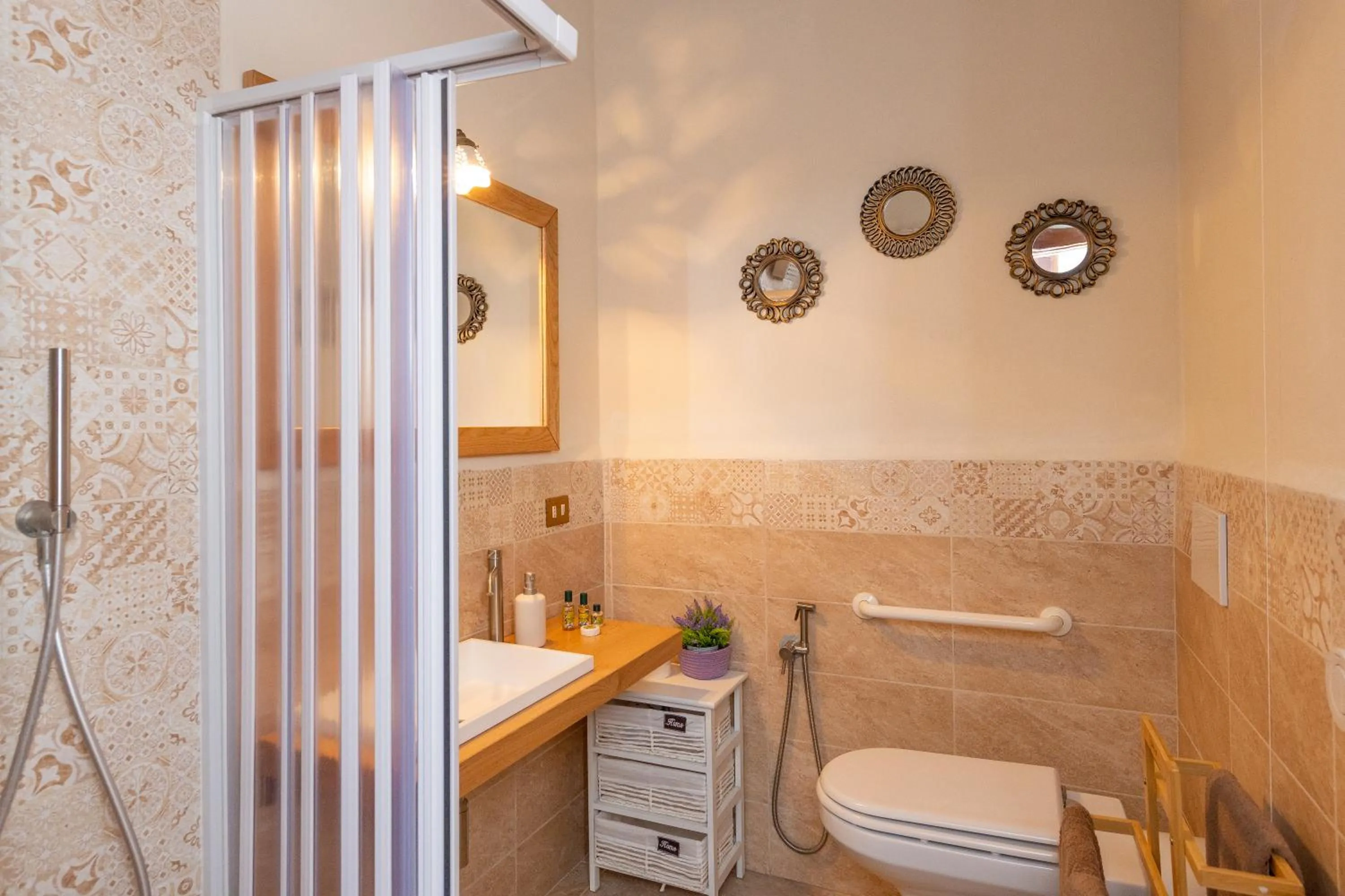 Bathroom in Villa Cresci con piscina Tuscan villa with pool near Sassetta thermal baths & Bolgheri Wine Route