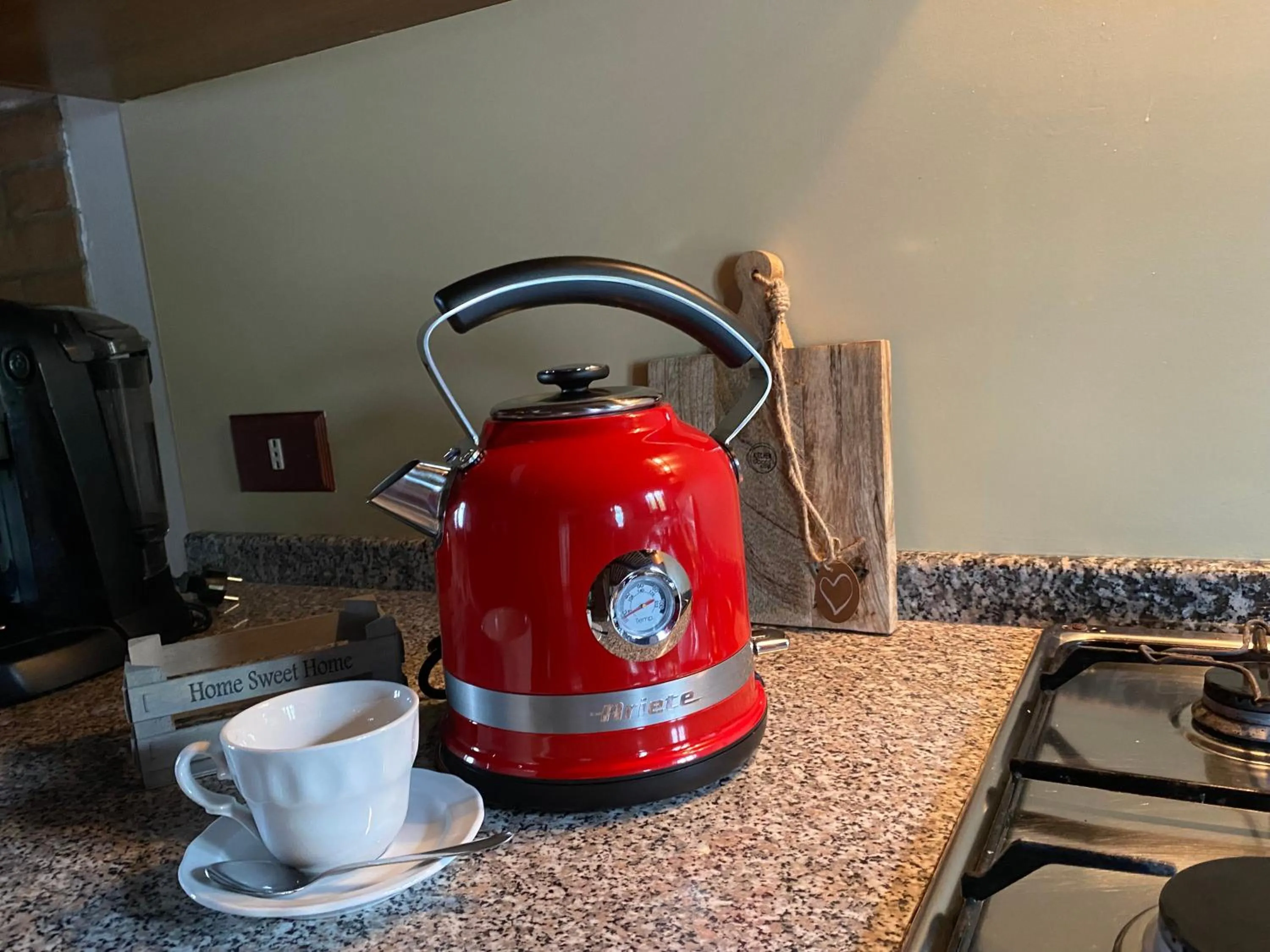 Coffee/tea facilities in Villa Cresci con piscina Tuscan villa with pool near Sassetta thermal baths & Bolgheri Wine Route