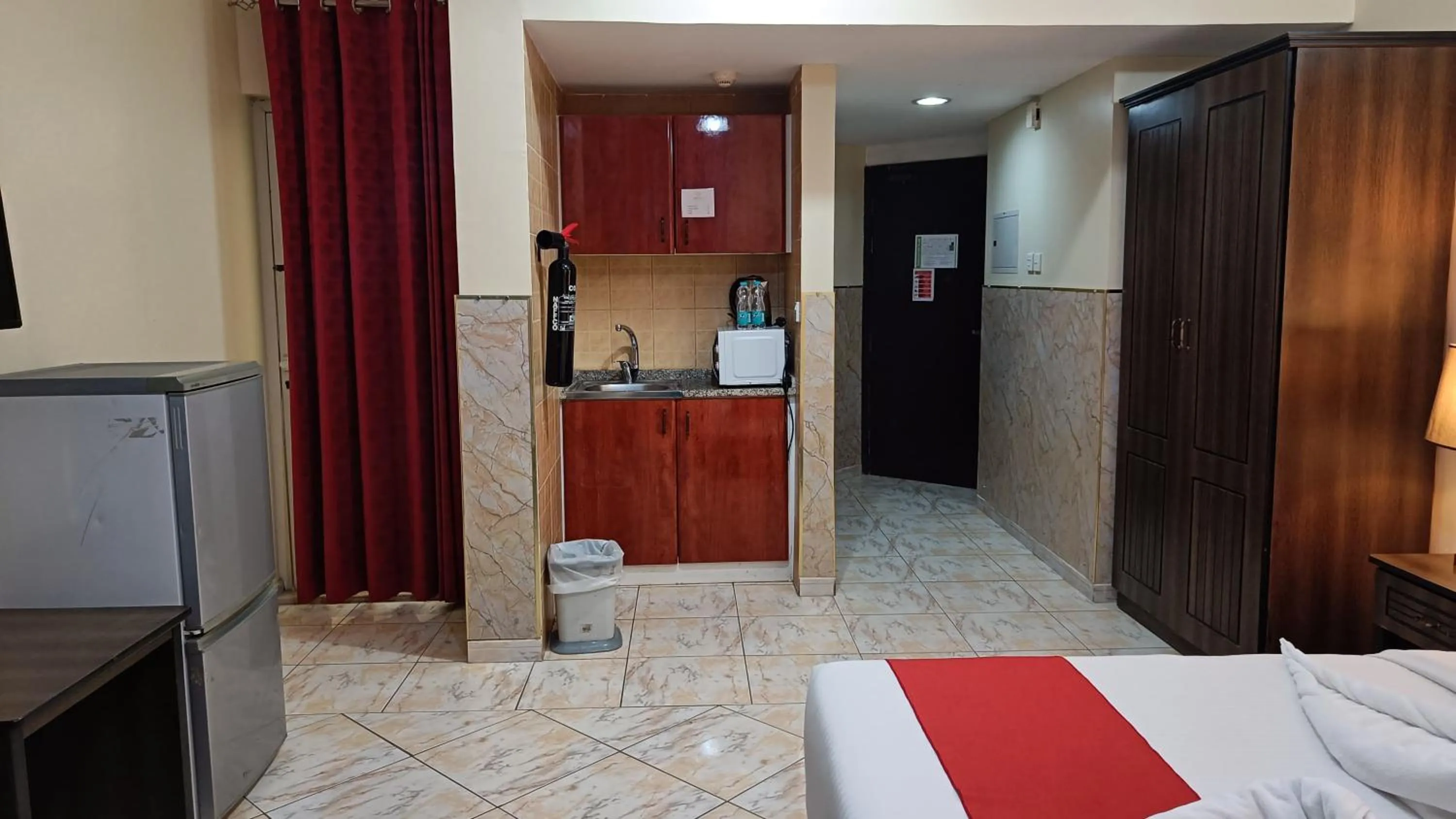 Kitchen or kitchenette, Bed in Ruwi Beach Hotel Apartments - MAHA HOSPITALITY GROUP