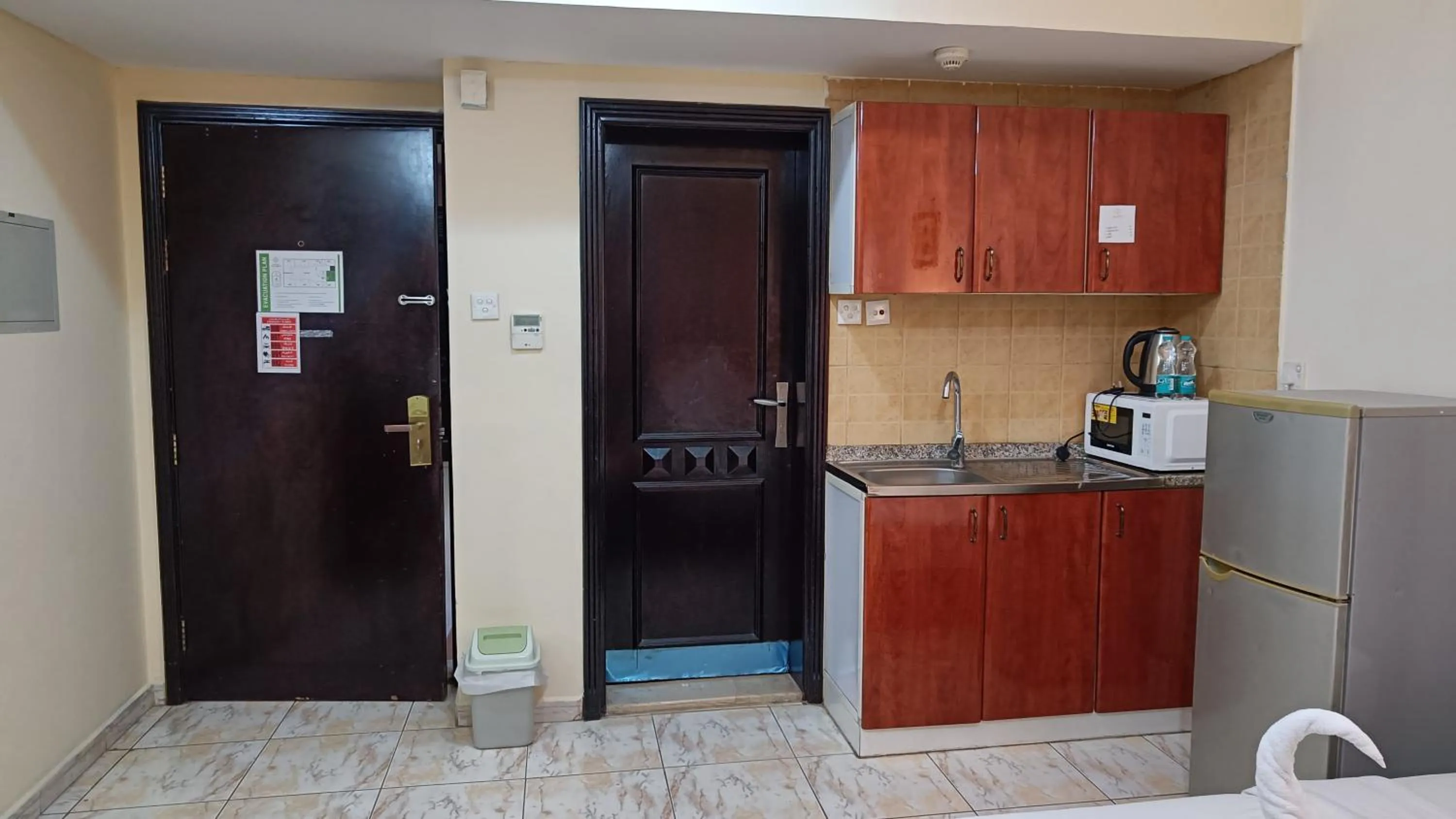 Kitchen or kitchenette in Ruwi Beach Hotel Apartments - MAHA HOSPITALITY GROUP