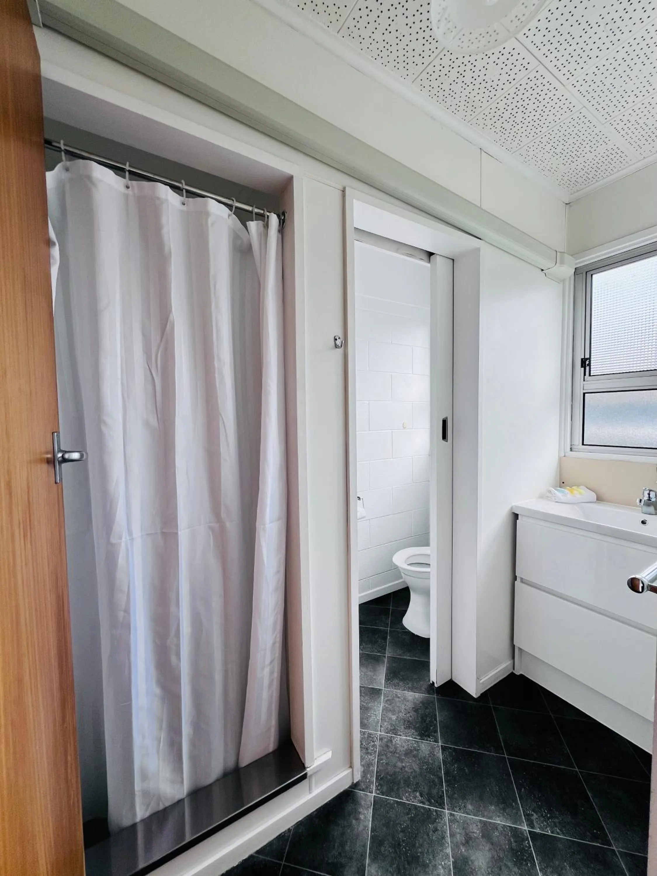 Bathroom in Brooklyne Motel Sanson