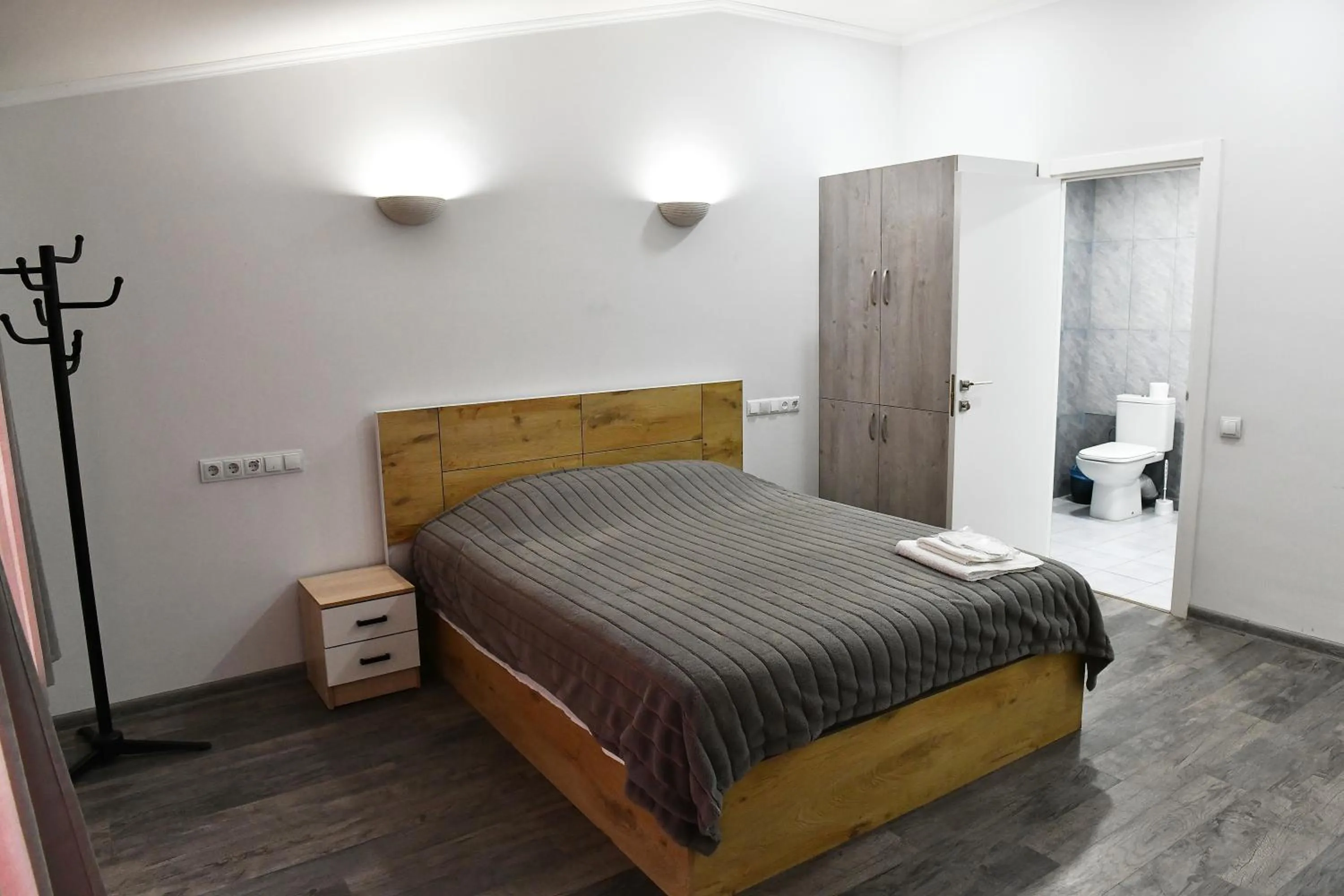 Toilet, Bed in woolway studios