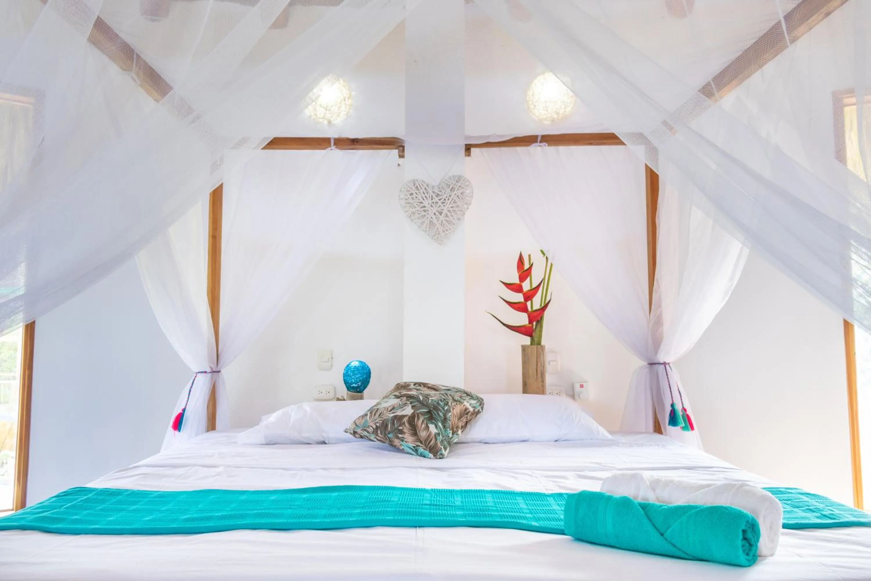 Bed in UUTTAAKA Eco-Hotel