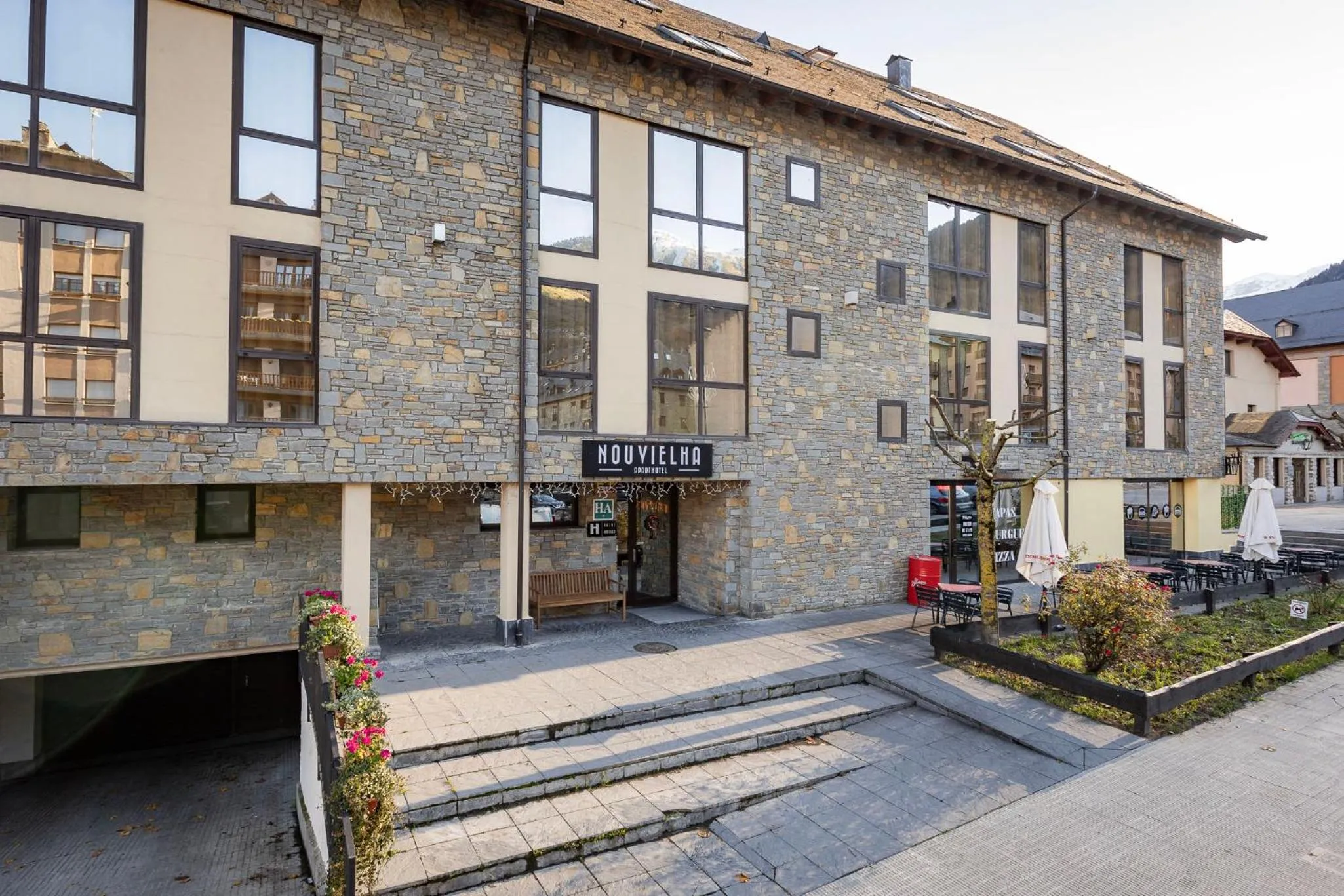 Facade/entrance in Aparthotel Nou Vielha