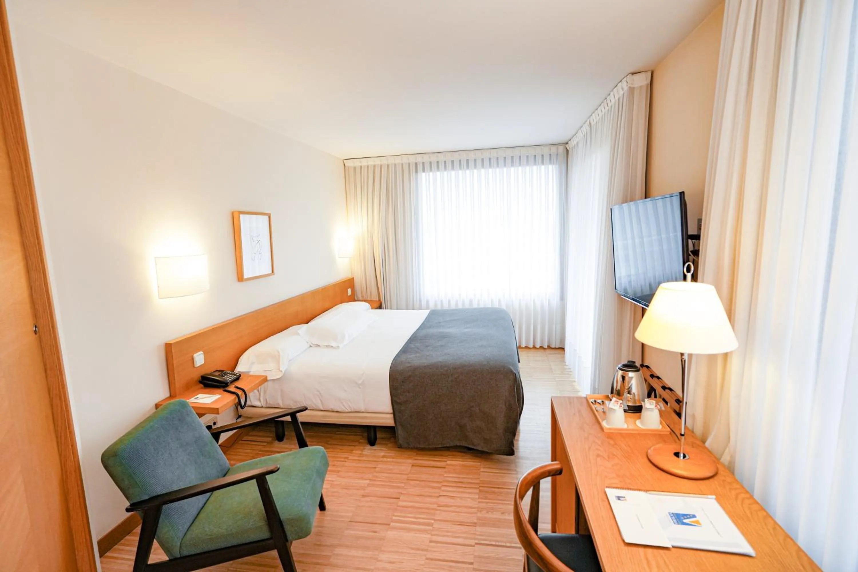 Photo of the whole room, Bed in Gran Hotel Victoria