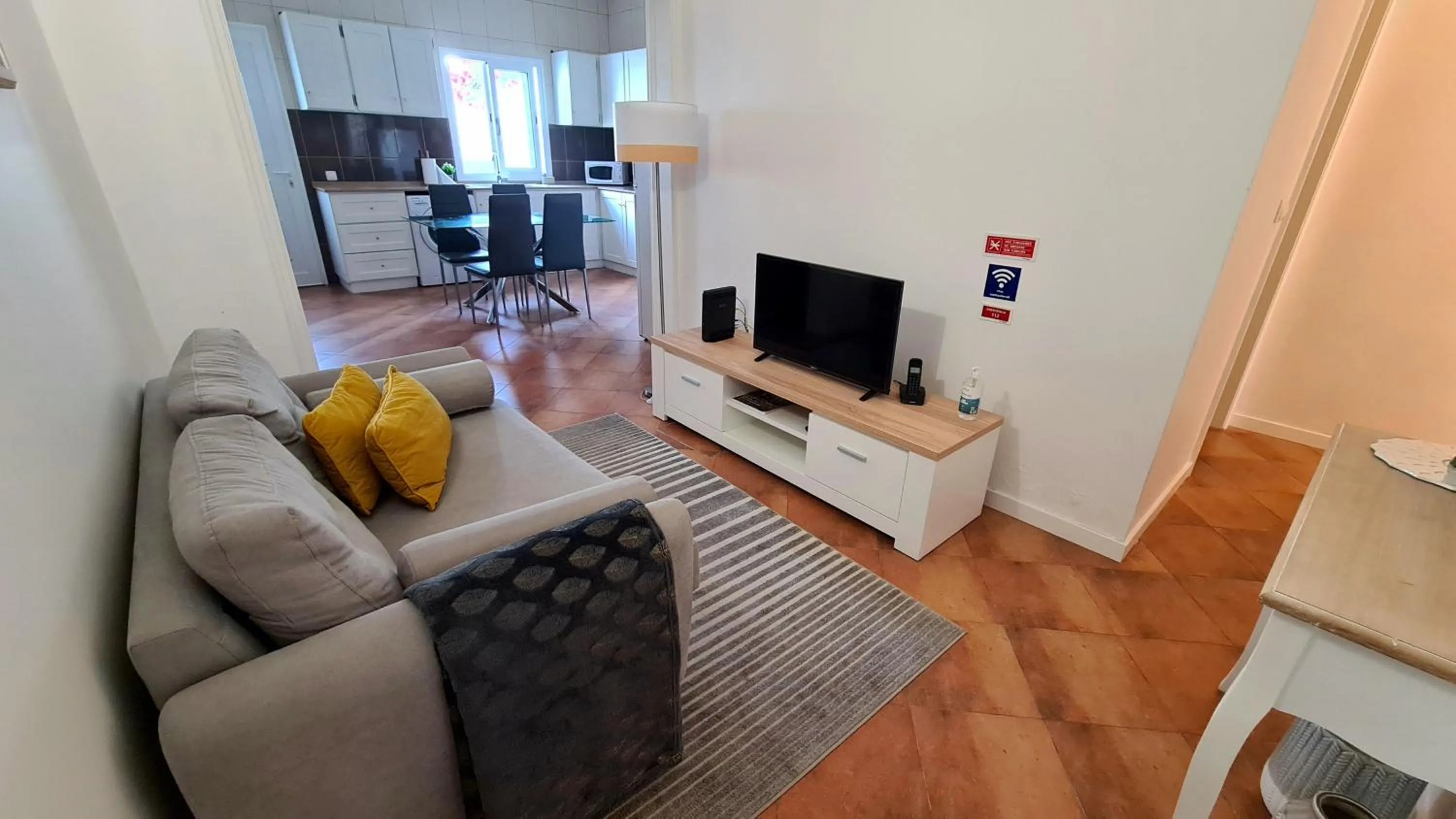 Communal lounge/ TV room in Santa Clara Apartments