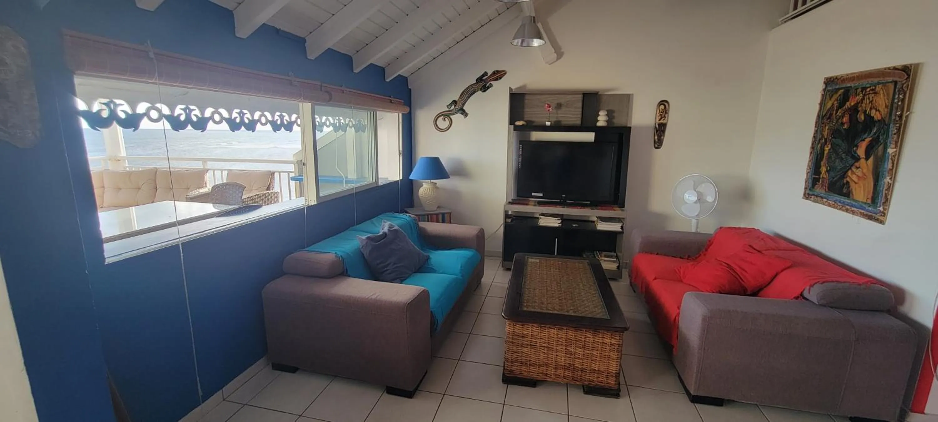 Living room in Sublime appartement face à la mer, vue panoramique