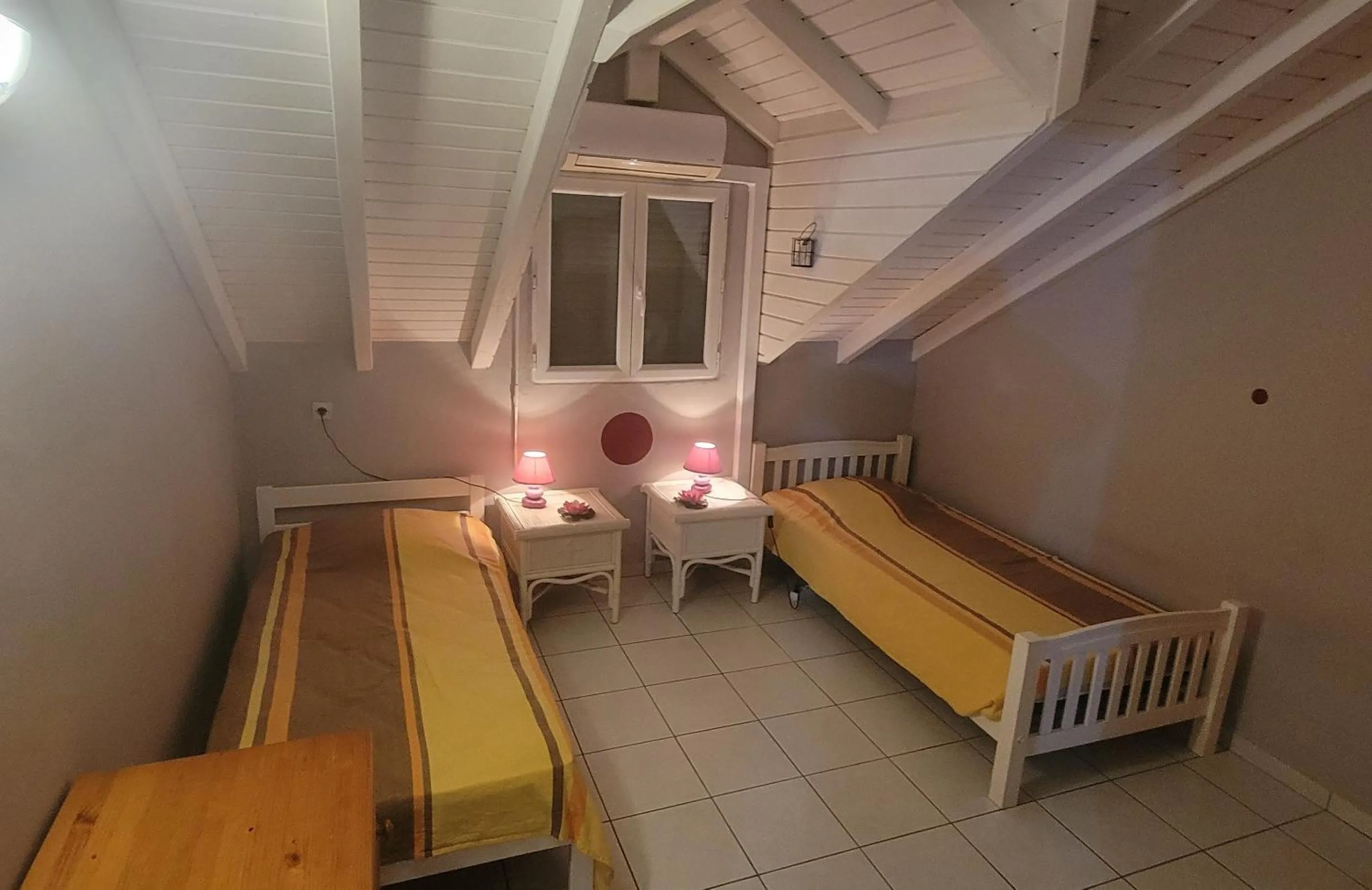 Photo of the whole room, Bed in Sublime appartement face à la mer, vue panoramique