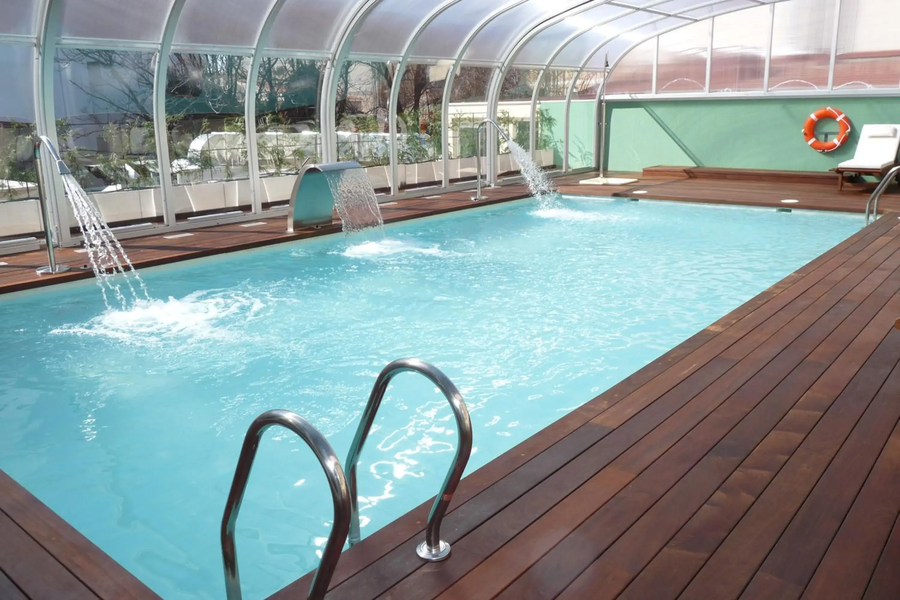 Swimming pool in Sercotel Guadiana Swimming pool in Sercotel Guadiana