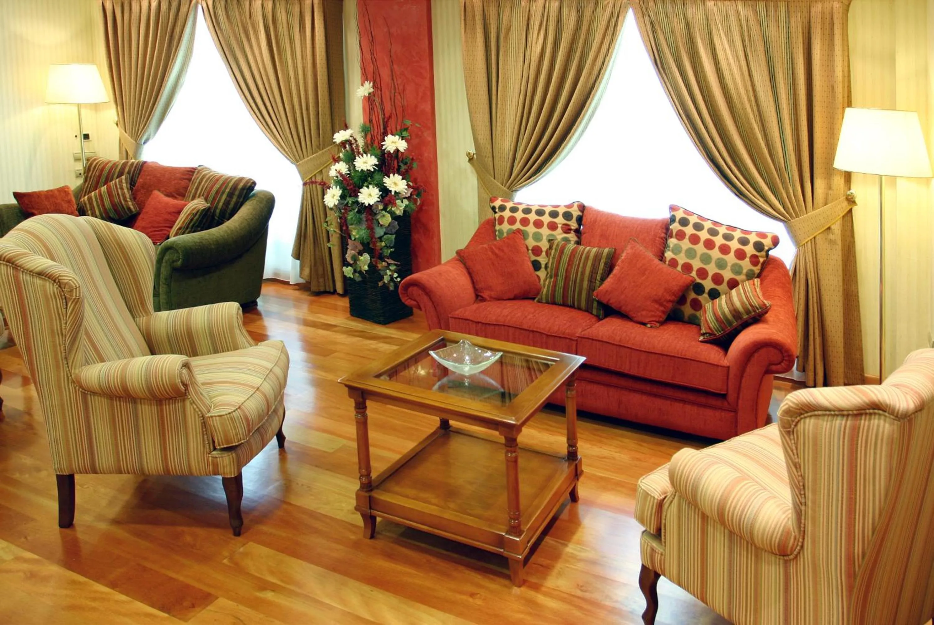 Communal lounge/ TV room in Sercotel Guadiana