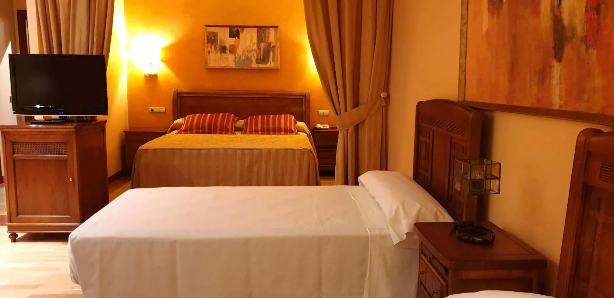 Bed in Sercotel Guadiana