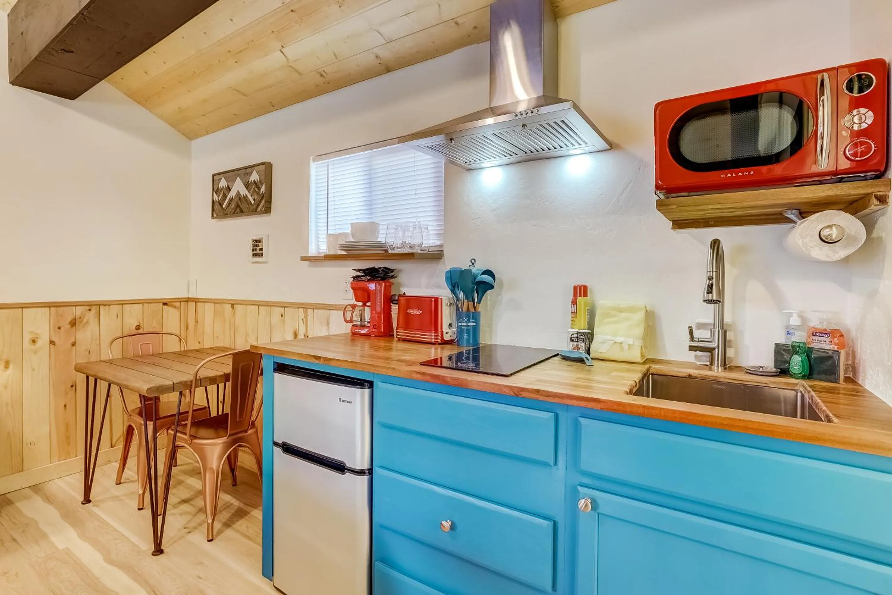 Coffee/tea facilities in Tahoe Mountain Inn