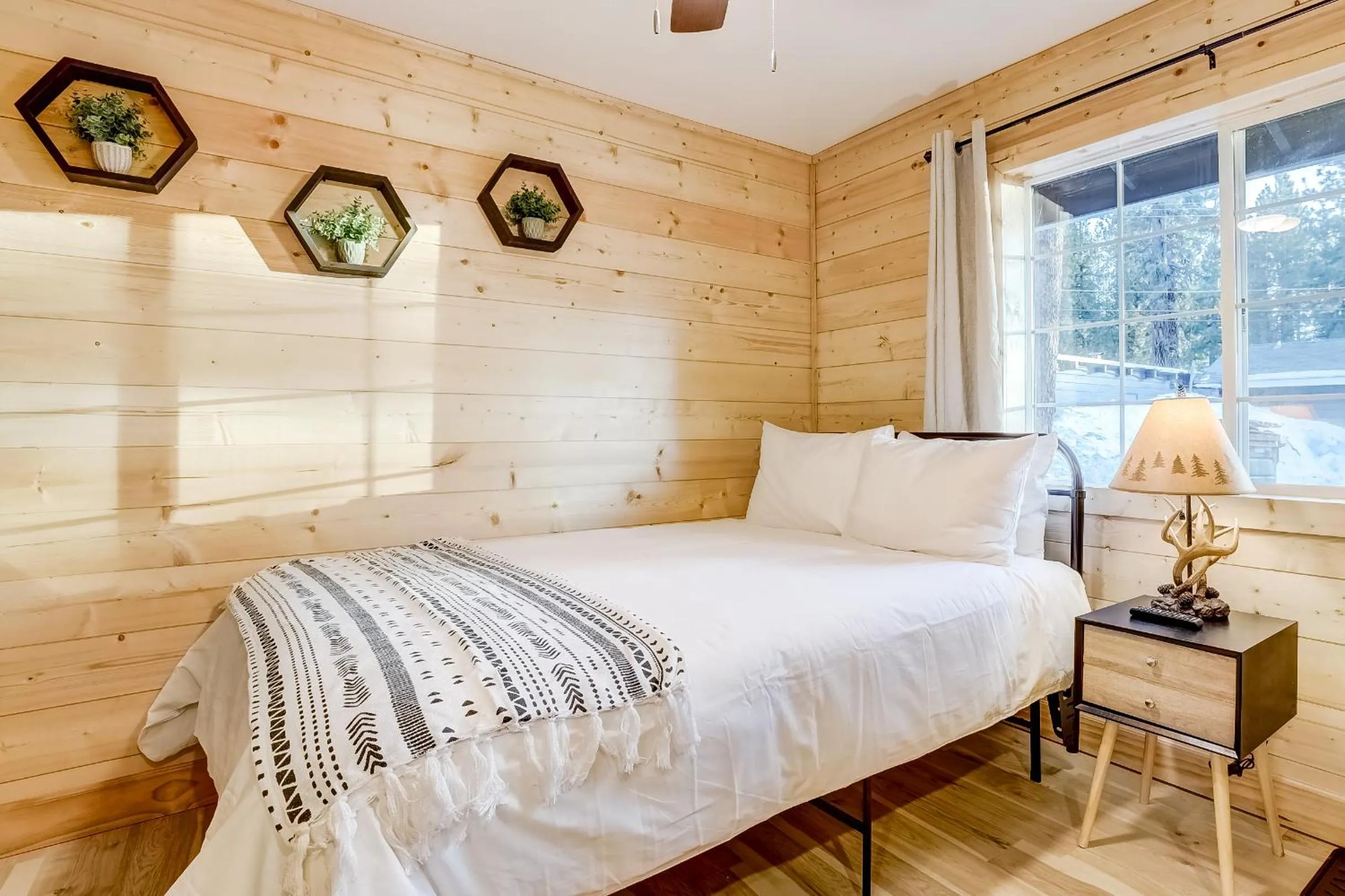 Bed in Tahoe Mountain Inn