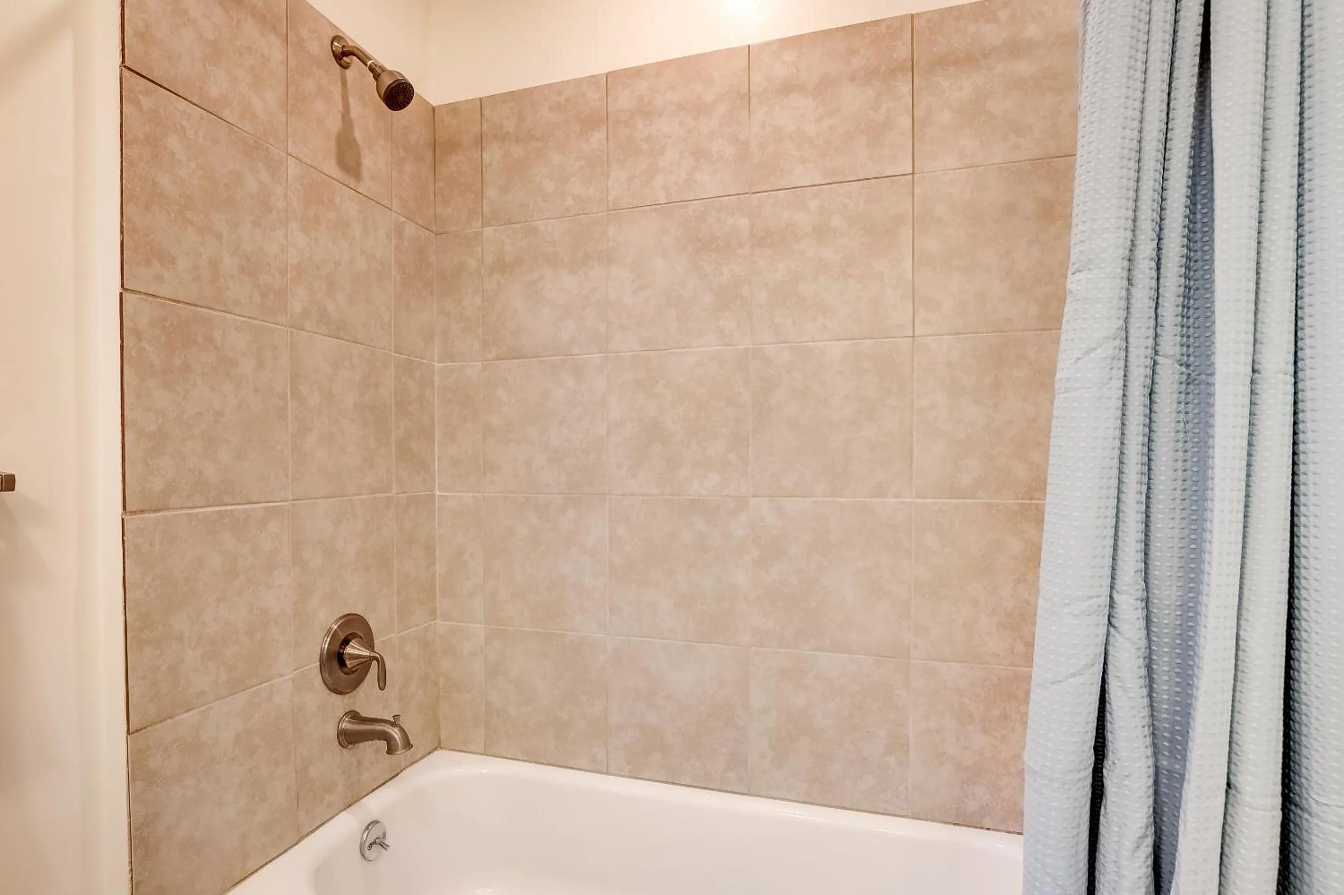 Shower in Tahoe Mountain Inn