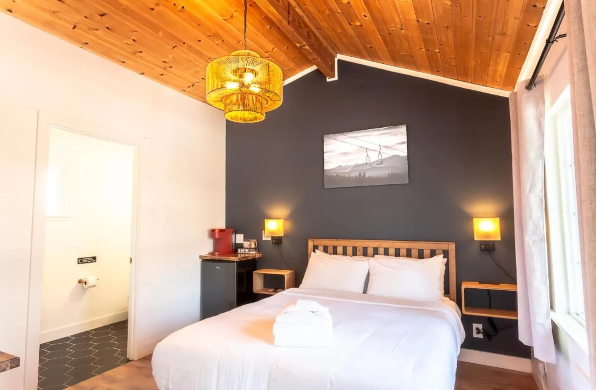 Bed in Tahoe Mountain Inn