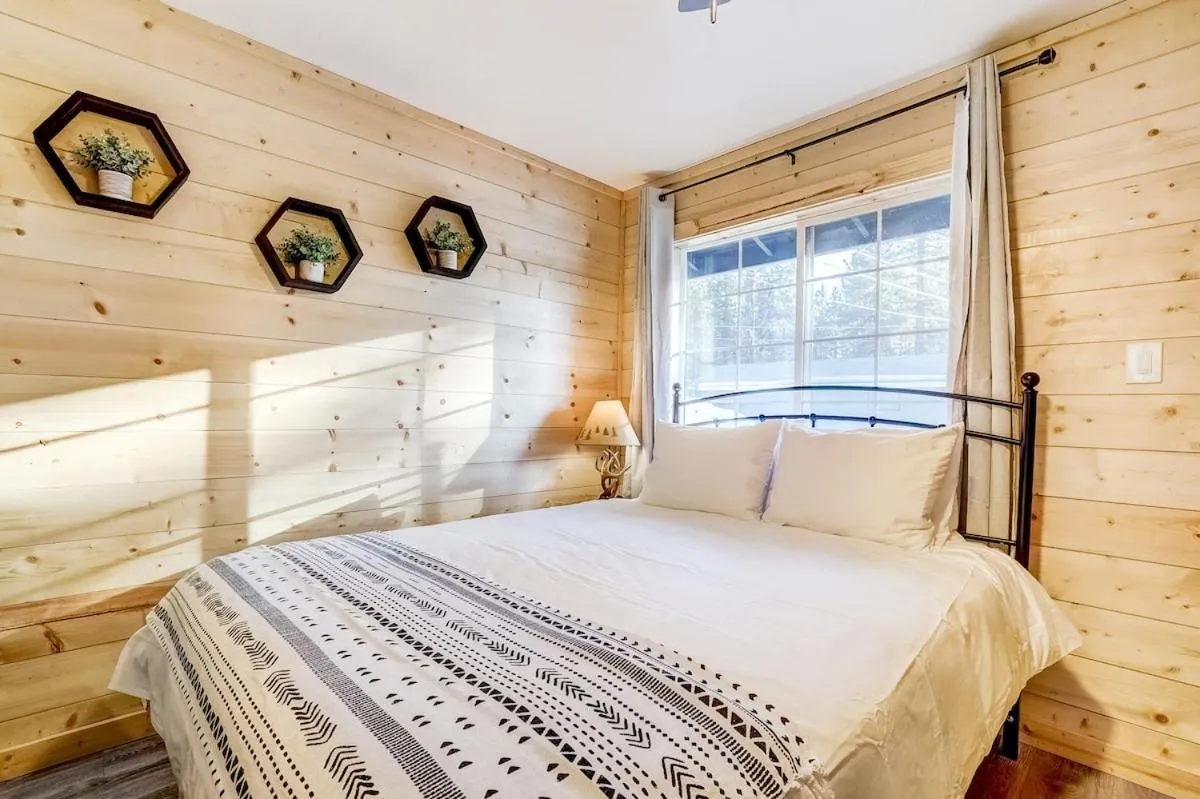 Bed in Tahoe Mountain Inn