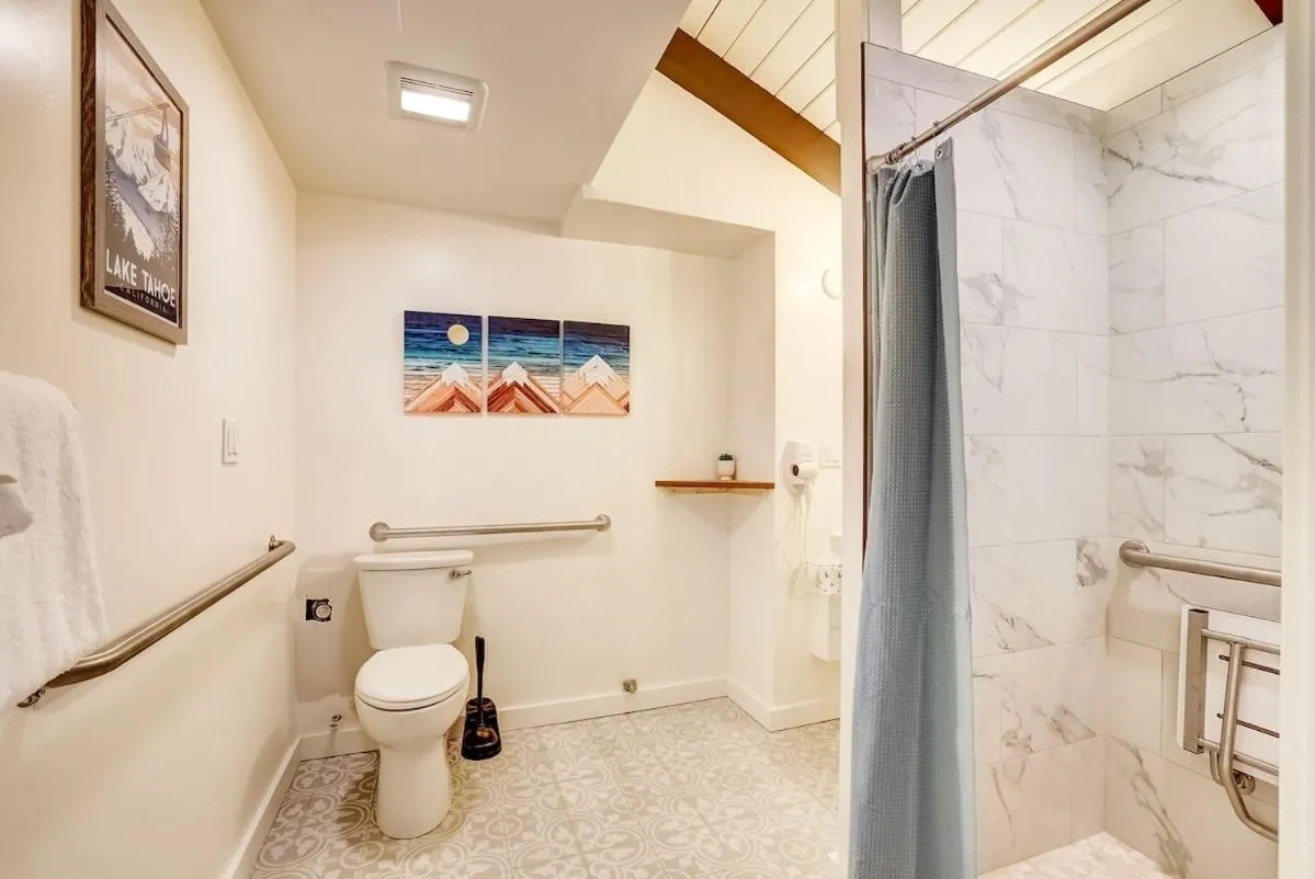 Shower in Tahoe Mountain Inn