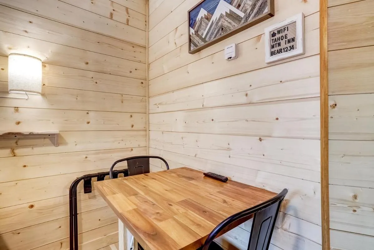 Dining area in Tahoe Mountain Inn