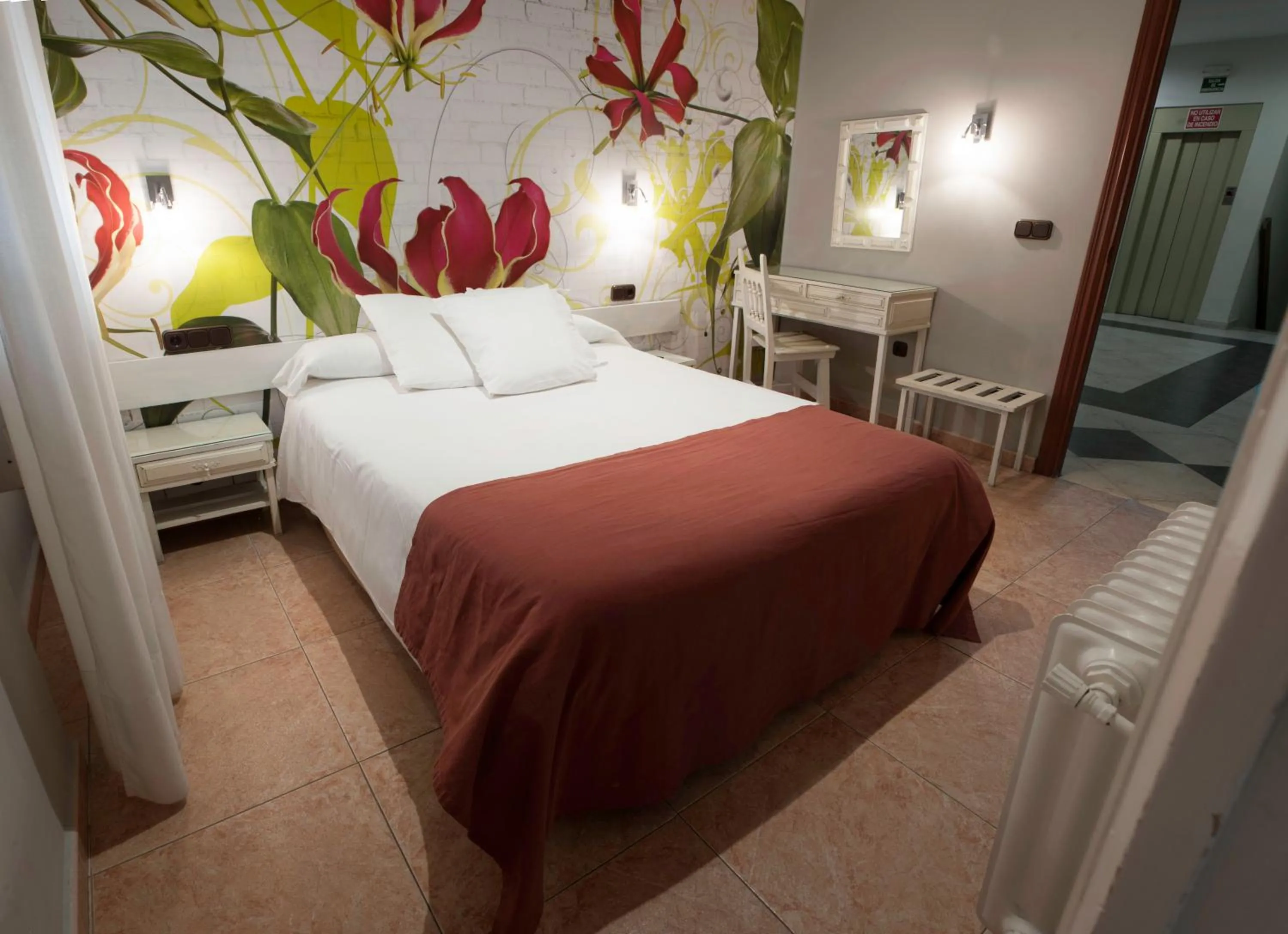 Bedroom, Bed in Hotel Alfonso IX