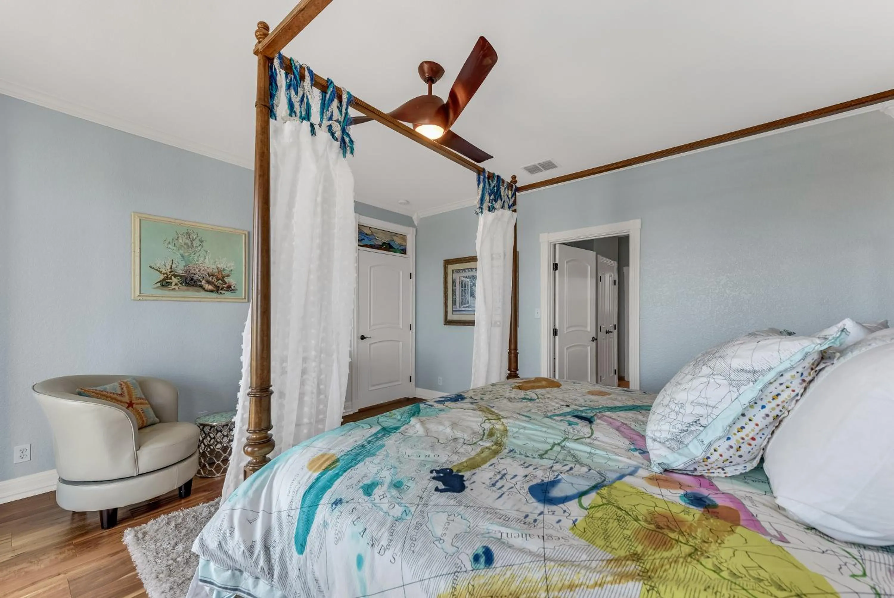 Property building, Bed in Itll Do With an Amazing View