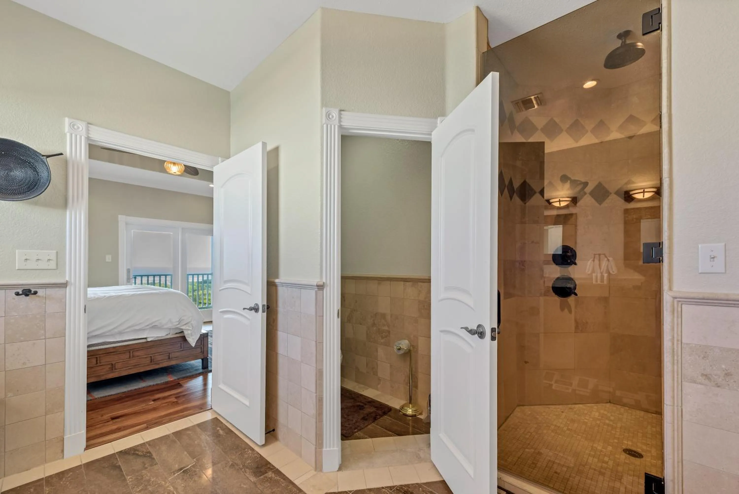 Property building, Bed in Itll Do With an Amazing View