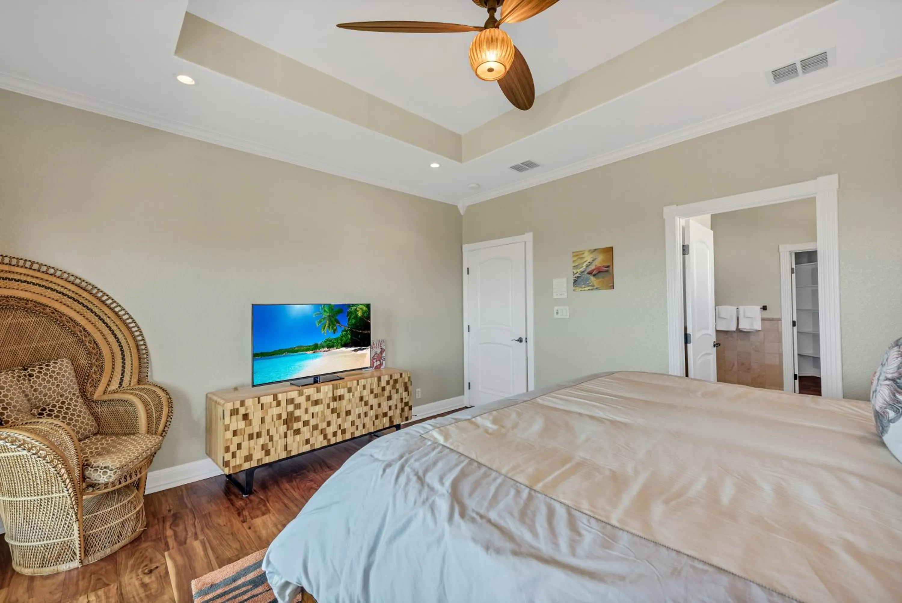 Property building, Bed in Itll Do With an Amazing View