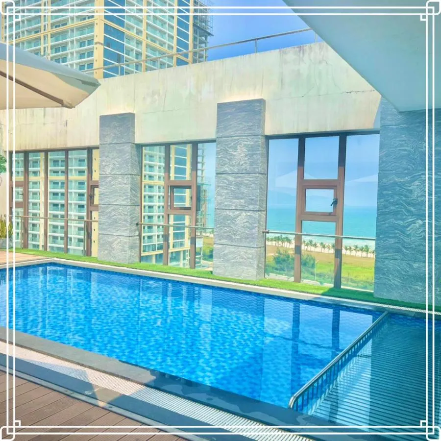 Swimming pool in Martin Ho Danang hotel & apartment