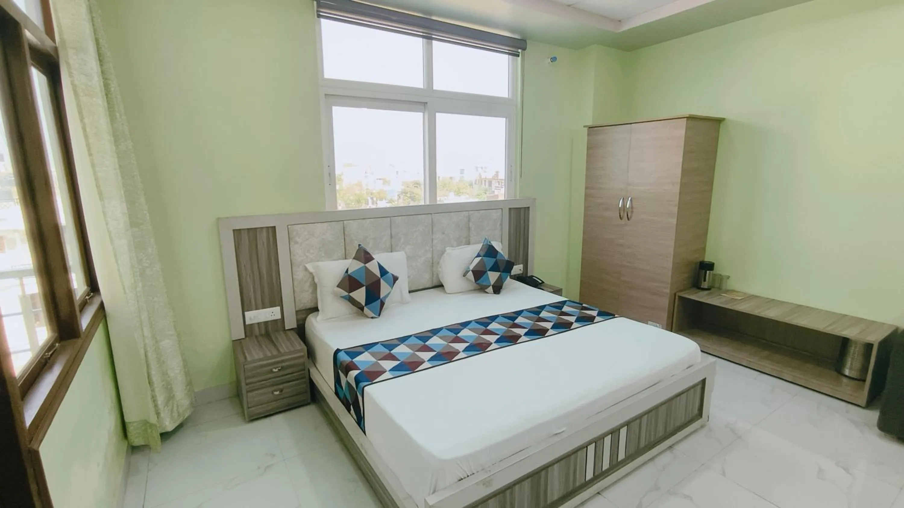 Bed in HOTEL AMAR PALACE BHARATPUR