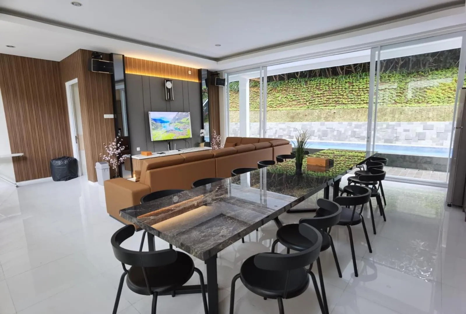 Platinum Yellow Bandung Villa 24 Pax Private Pool