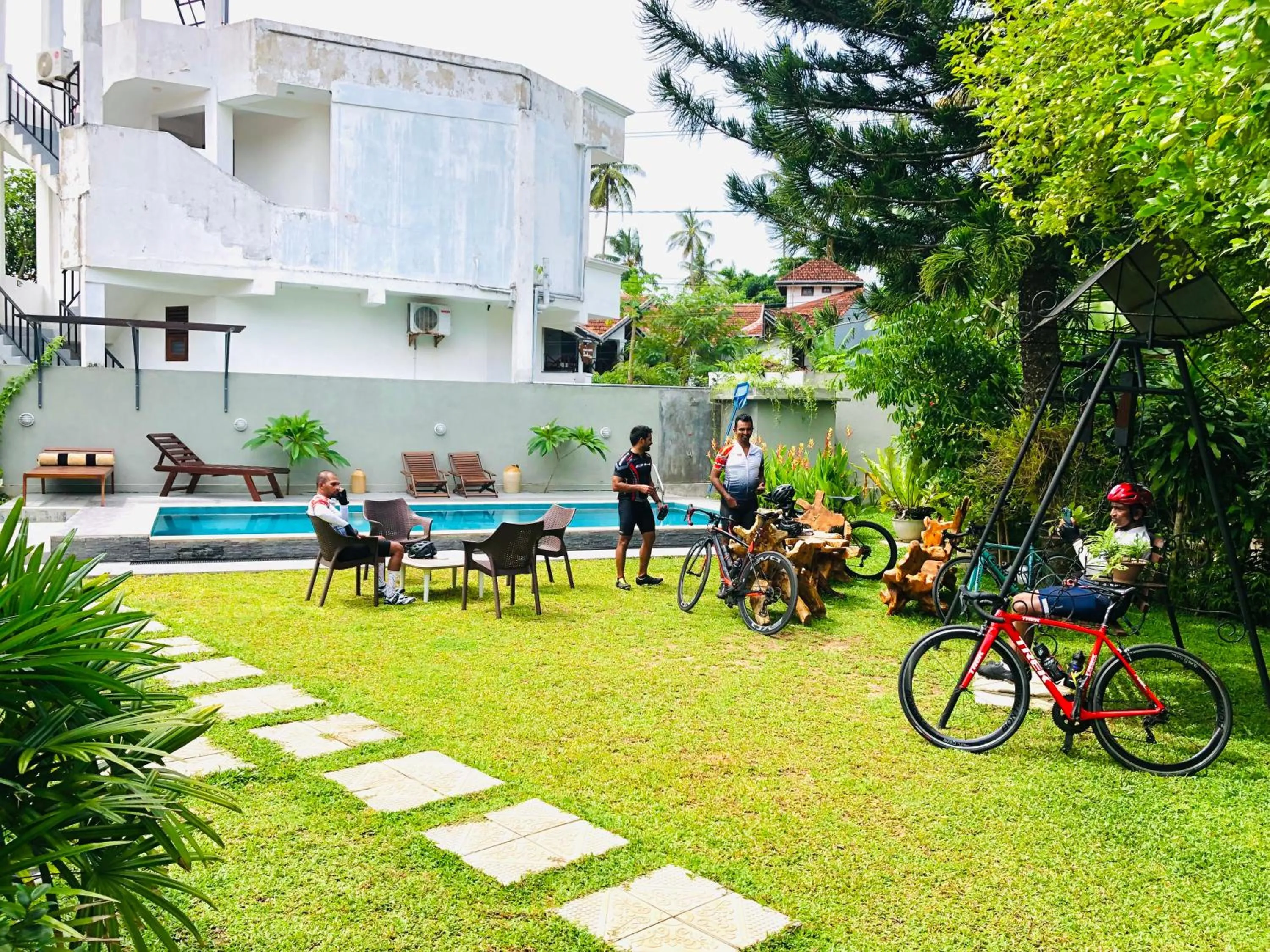 Guests in Shanthi Boutique Villa
