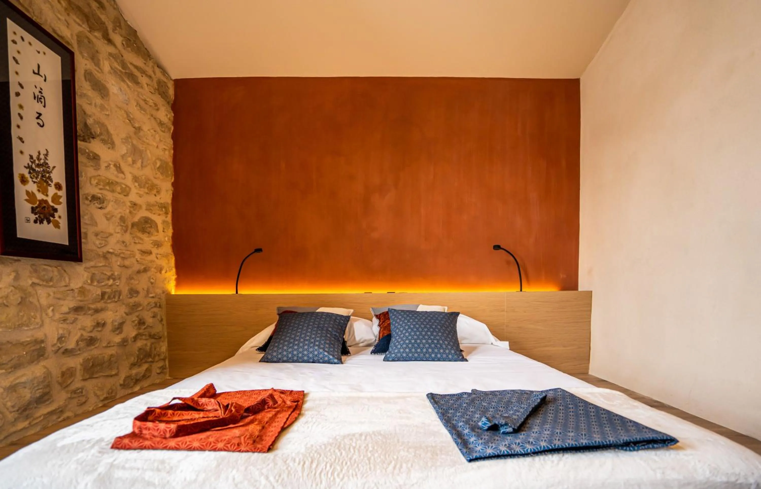 Double Room with Terrace - single occupancy in Hotel japonès Puigpinós